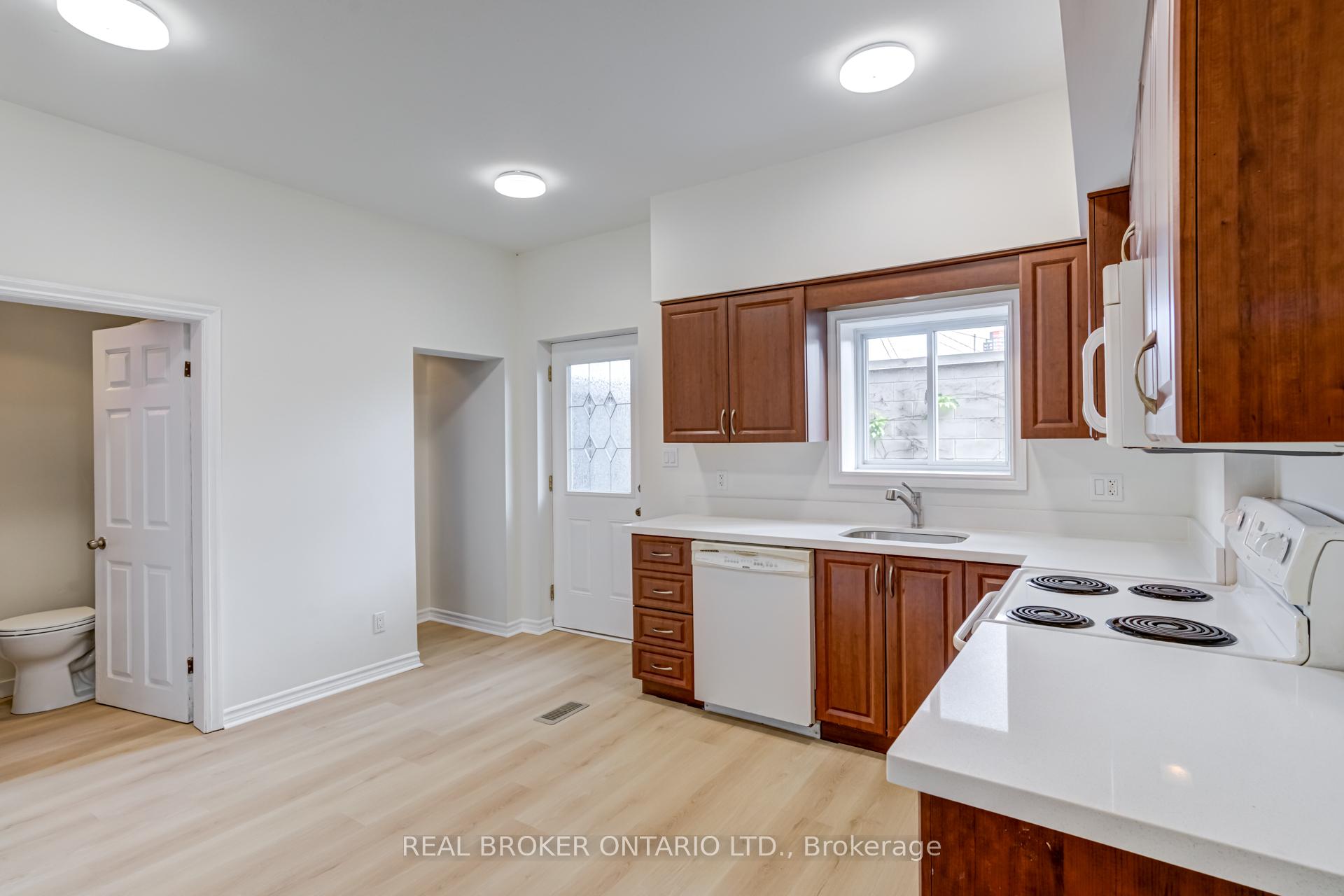 Photo 8 of 55 Young Street, Hamilton, Corktown — HOMEH
