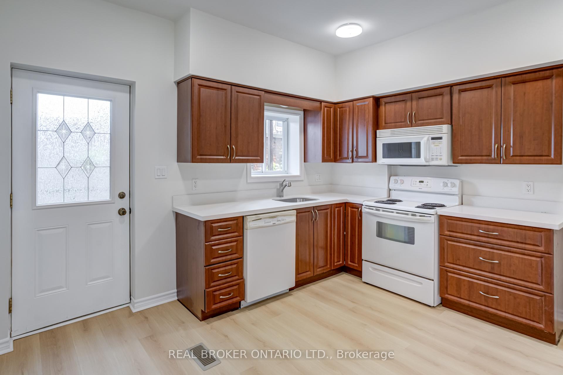 Photo 10 of 55 Young Street, Hamilton, Corktown — HOMEH