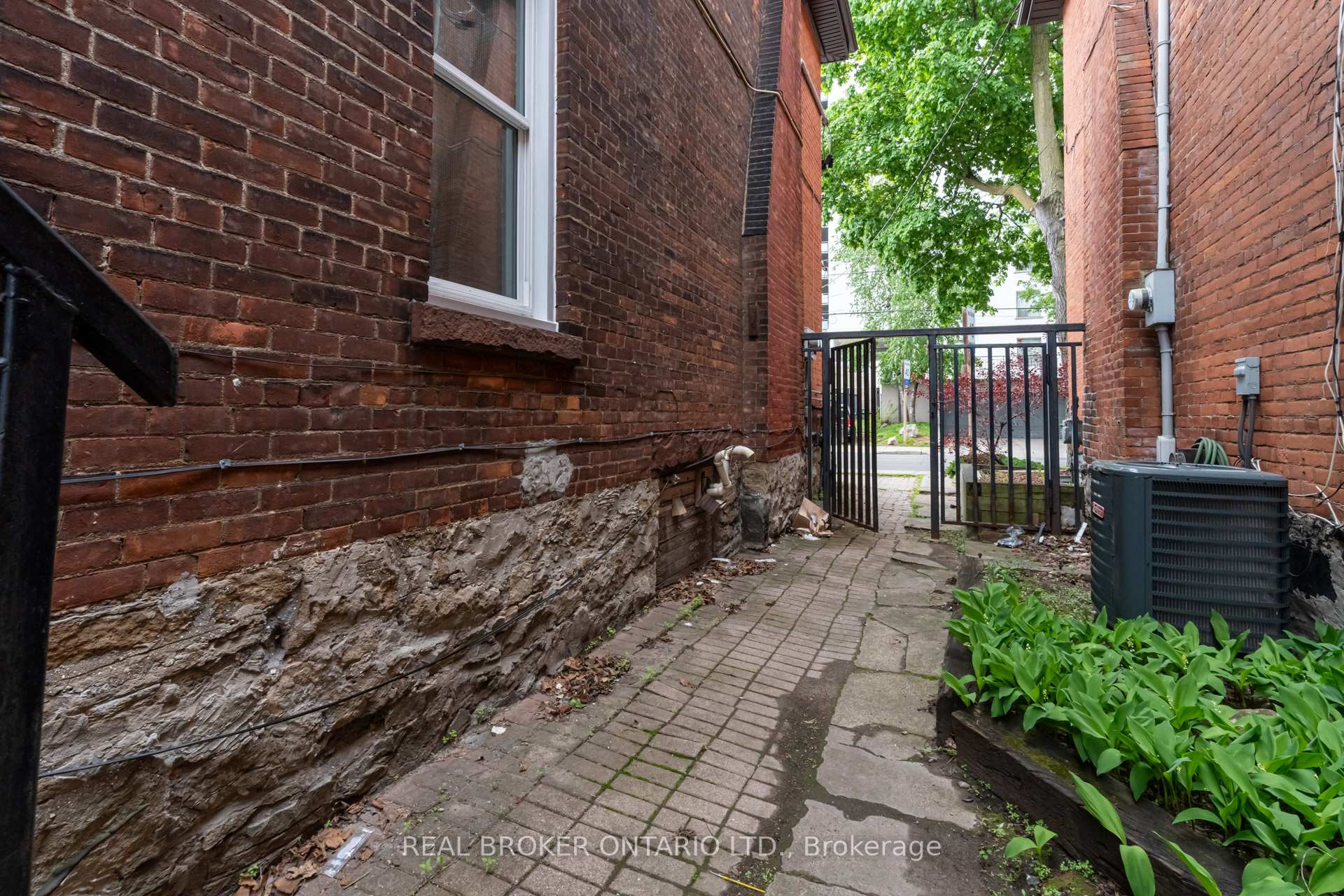 Photo 38 of 55 Young Street, Hamilton, Corktown — HOMEH