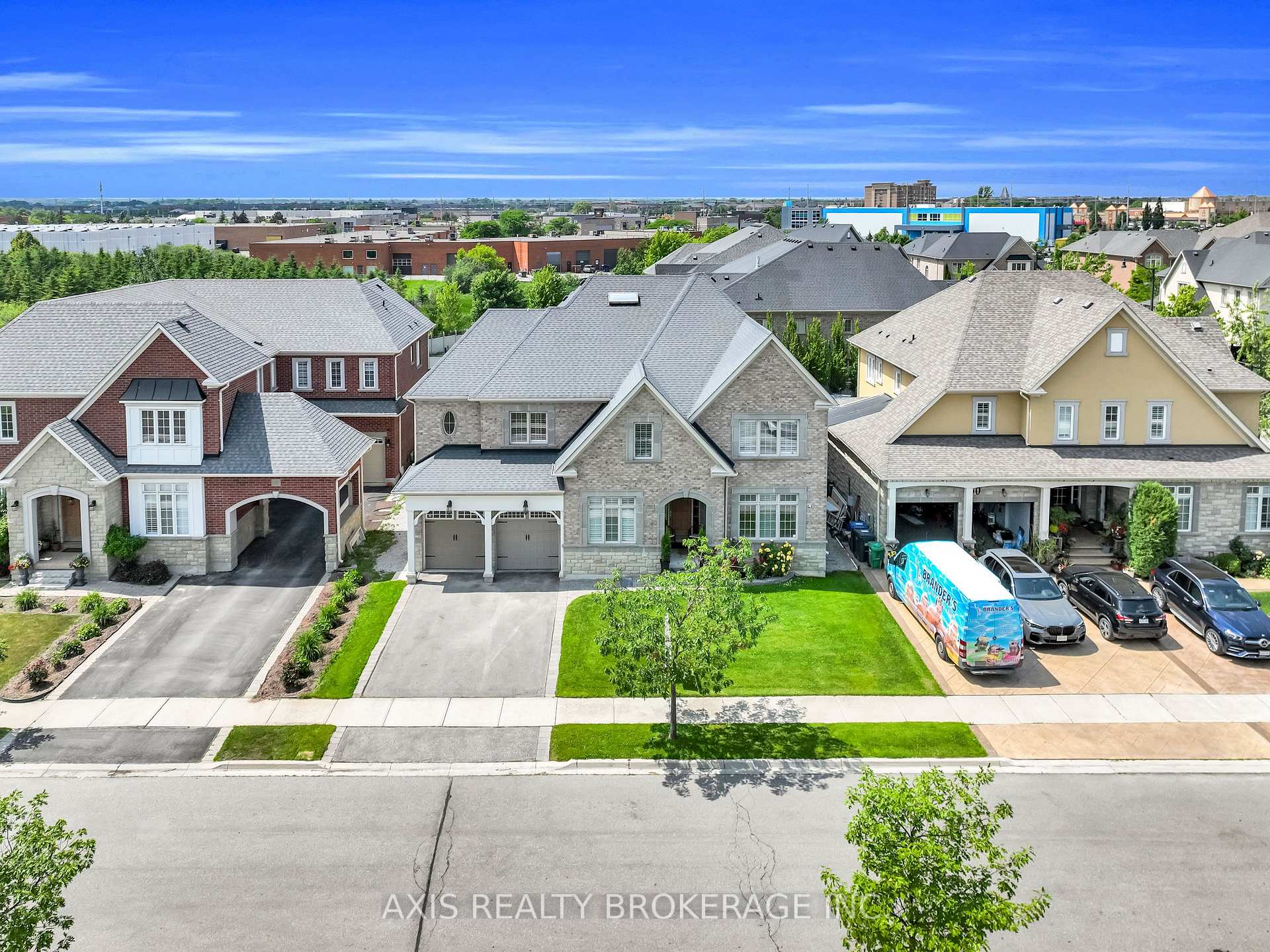 Photo 4 of 48 Kelways Circle, Brampton, Bram East — HOMEH