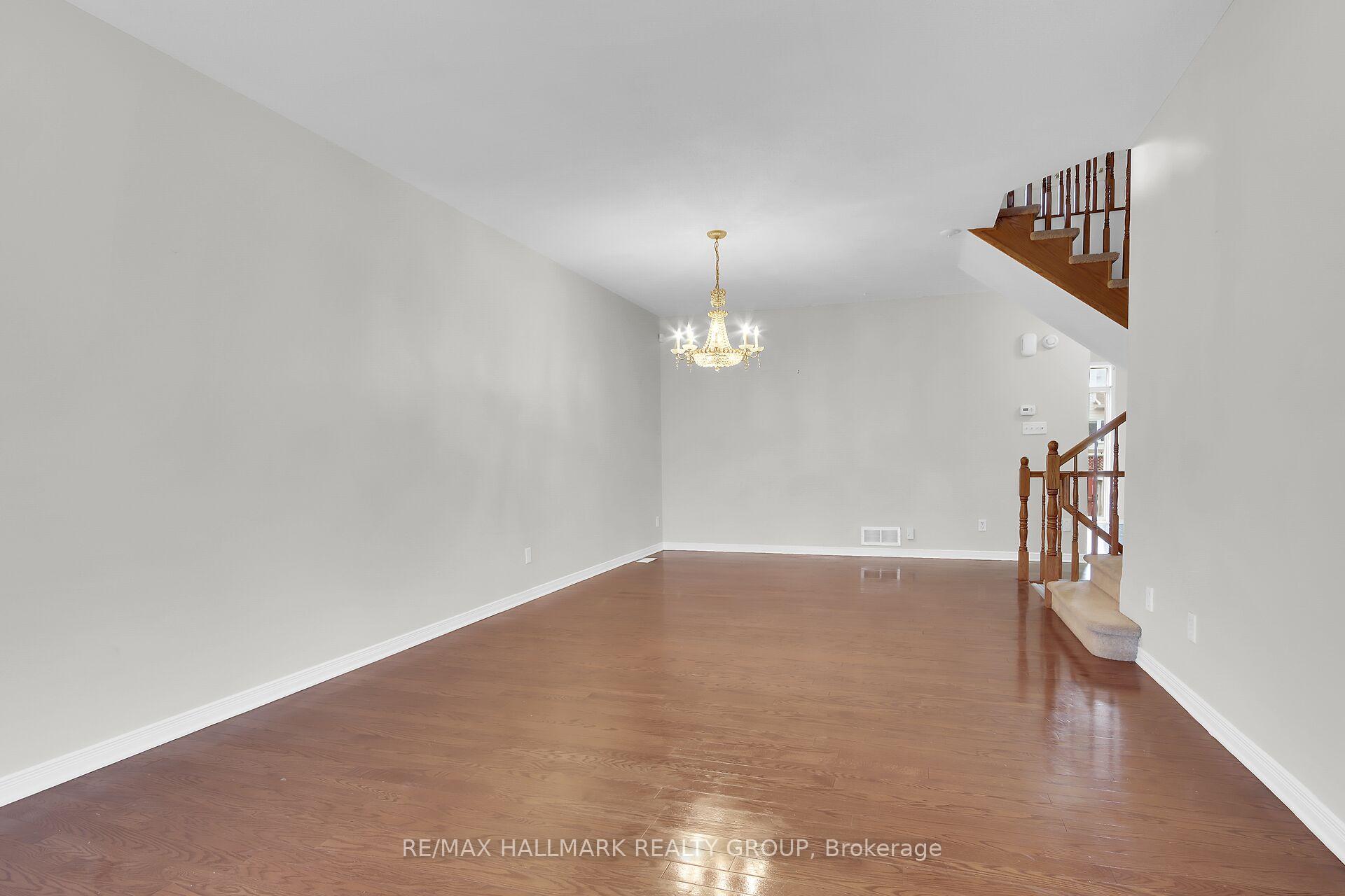 Photo 2 of 714 Clearbrook Drive, Ottawa, Barrhaven - Strandherd — HOMEH