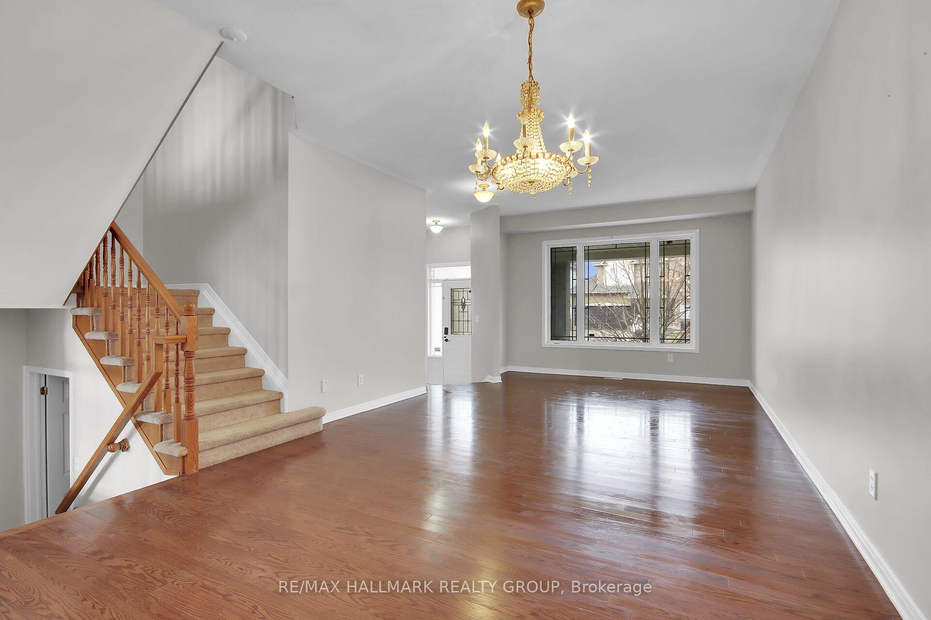 Photo 4 of 714 Clearbrook Drive, Ottawa, Barrhaven - Strandherd — HOMEH