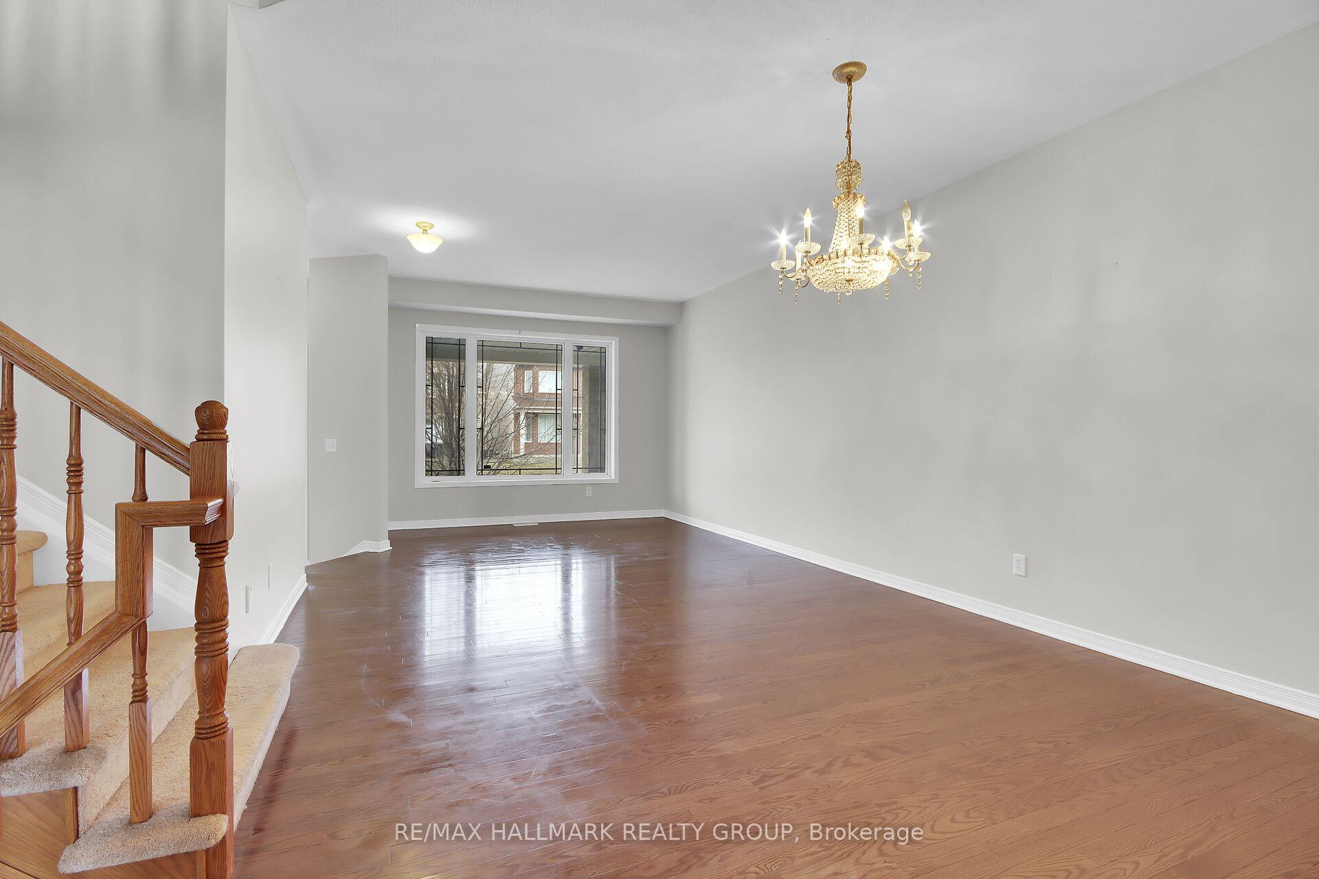 Photo 5 of 714 Clearbrook Drive, Ottawa, Barrhaven - Strandherd — HOMEH