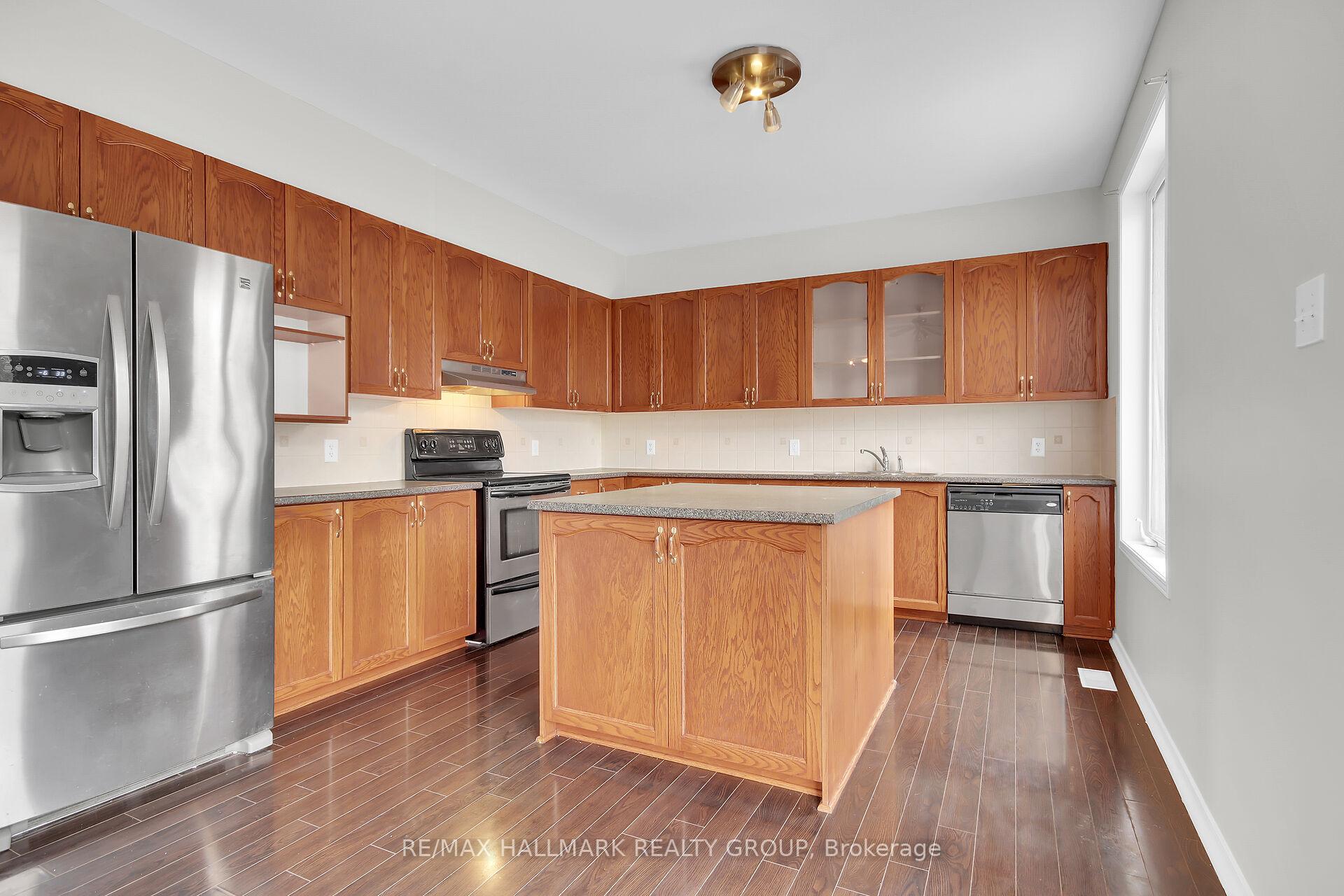 Photo 11 of 714 Clearbrook Drive, Ottawa, Barrhaven - Strandherd — HOMEH