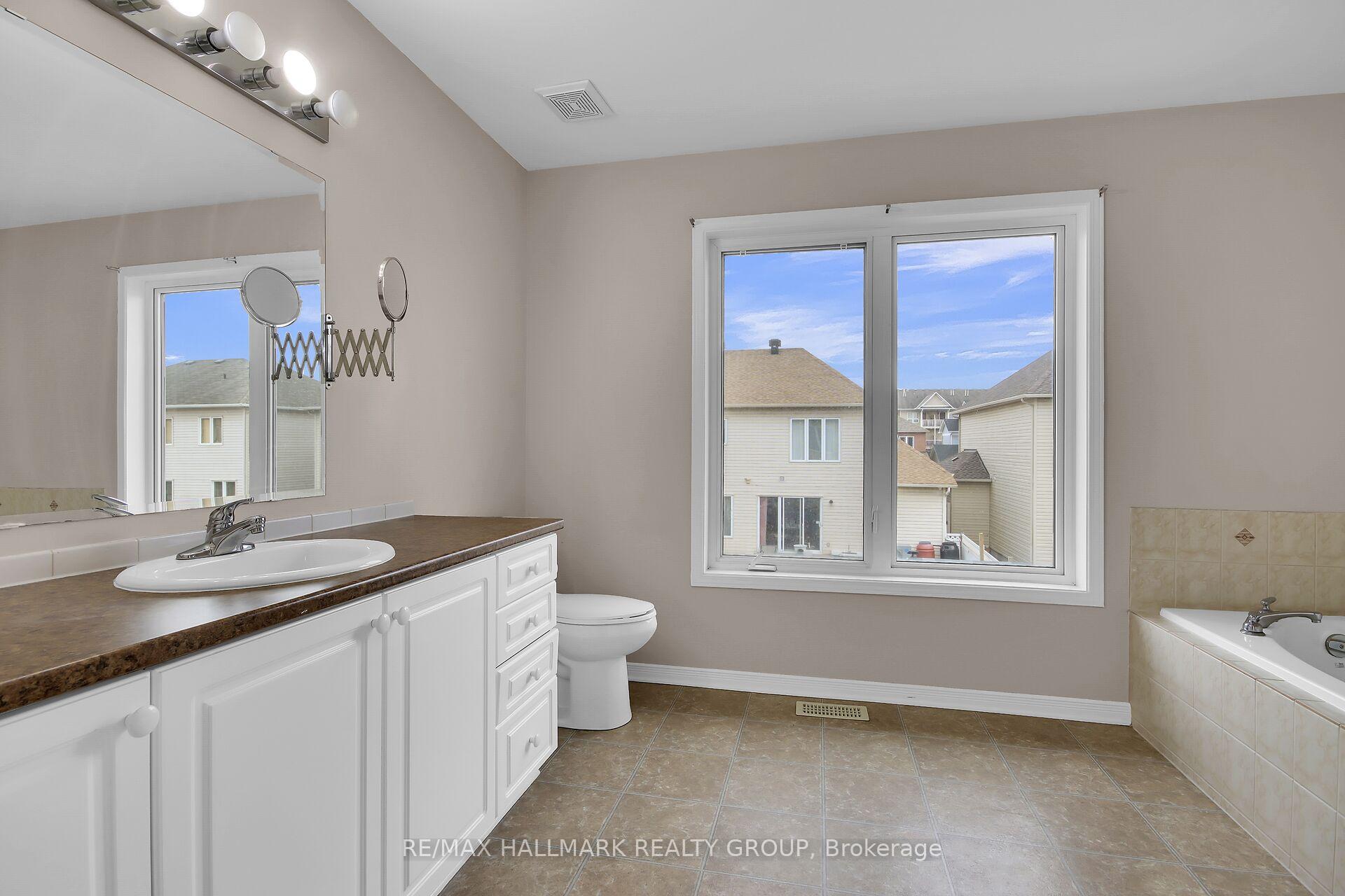 Photo 18 of 714 Clearbrook Drive, Ottawa, Barrhaven - Strandherd — HOMEH