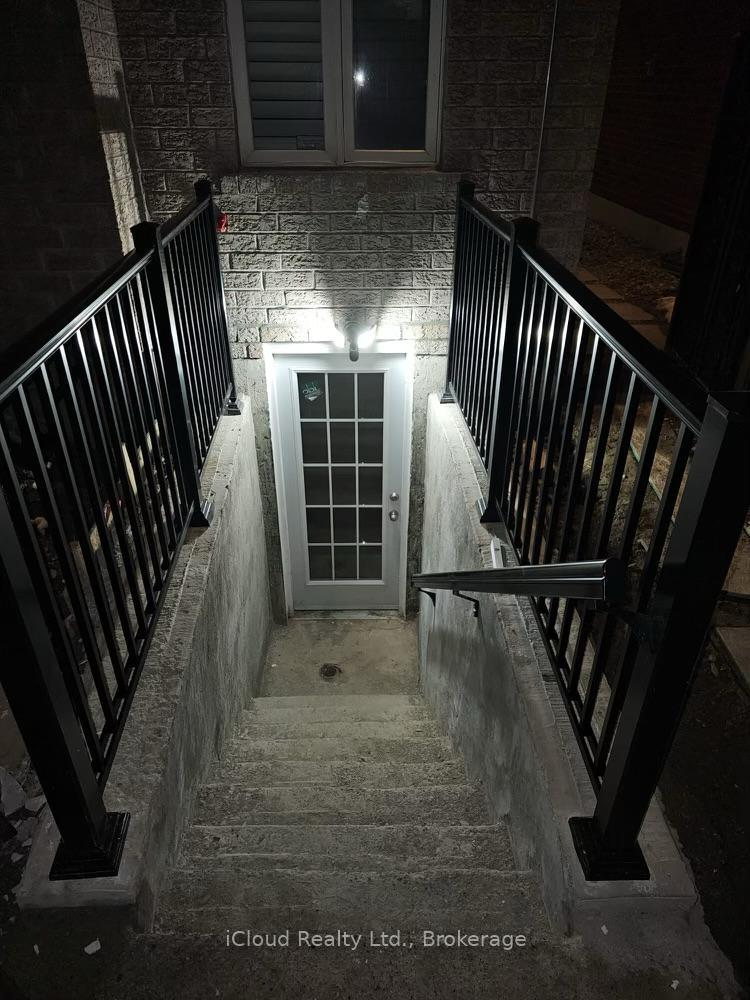 Photo 8 of 62 Robertson Davies Drive, Brampton, Snelgrove — HOMEH
