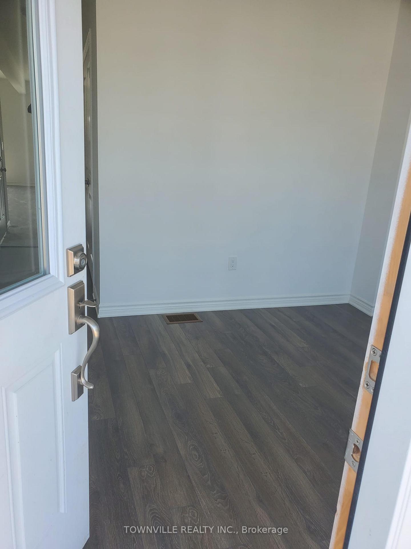 Photo 4 of 38 Bradden Crescent, Belleville, Belleville Ward — HOMEH
