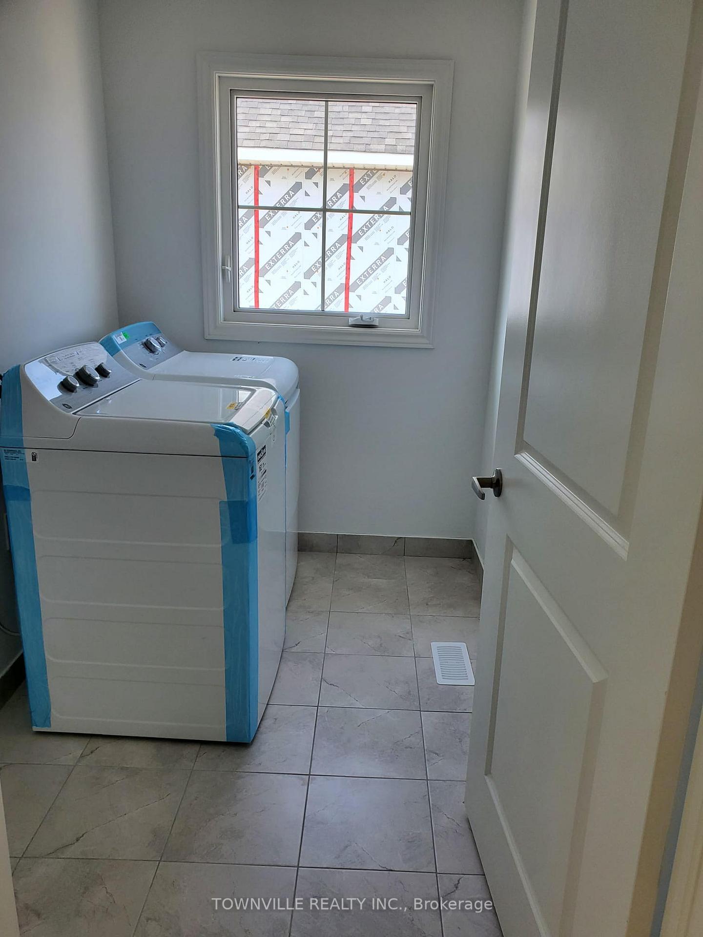 Photo 15 of 38 Bradden Crescent, Belleville, Belleville Ward — HOMEH