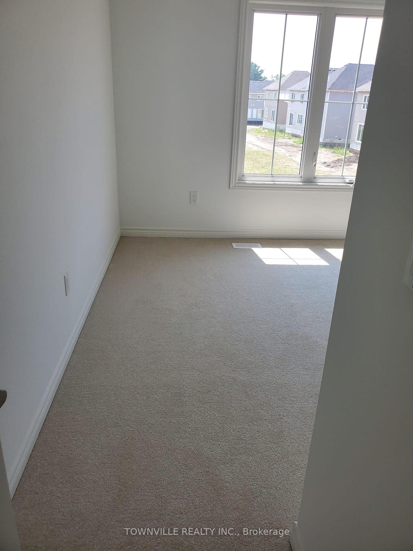 Photo 16 of 38 Bradden Crescent, Belleville, Belleville Ward — HOMEH