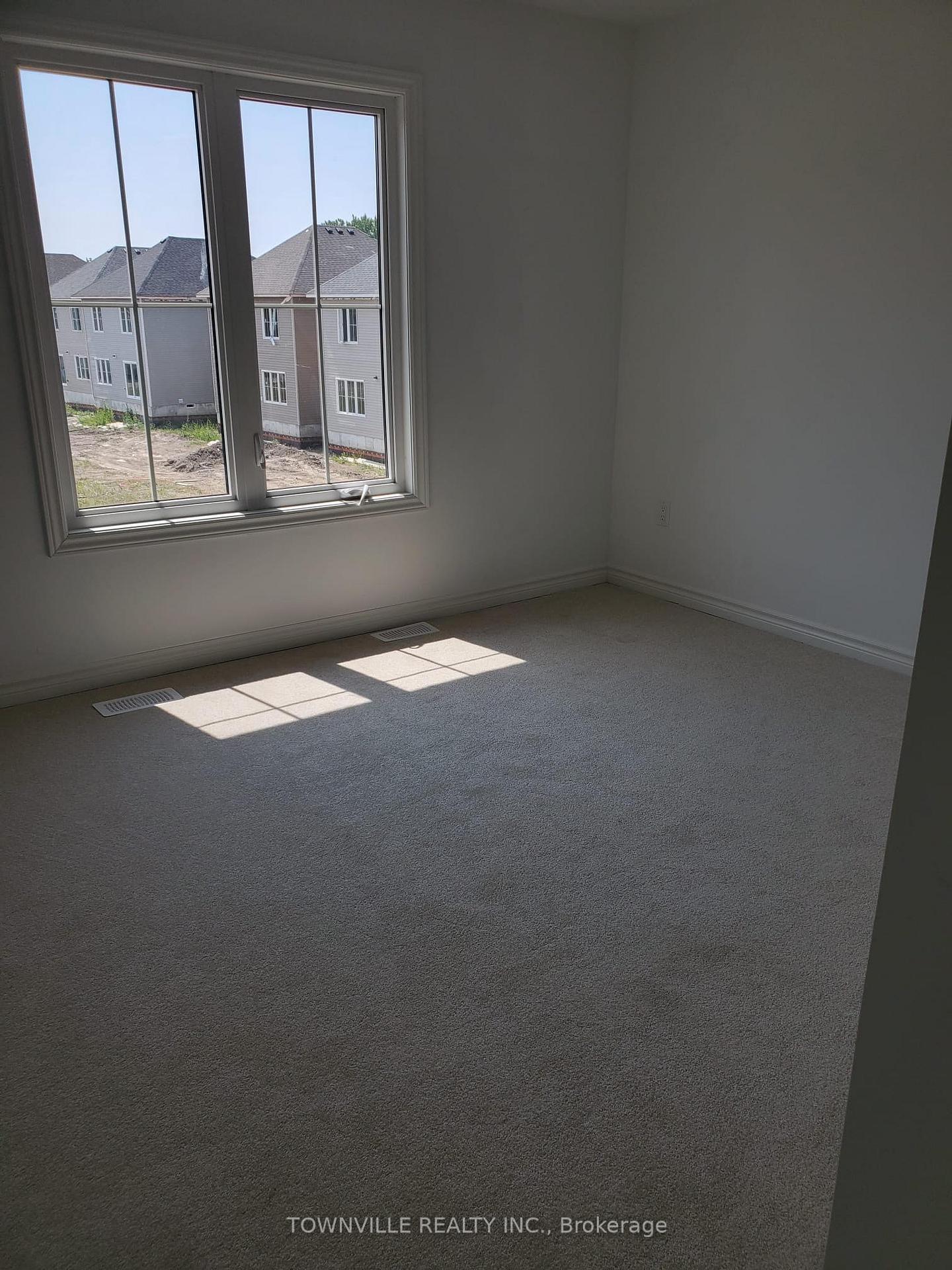 Photo 17 of 38 Bradden Crescent, Belleville, Belleville Ward — HOMEH