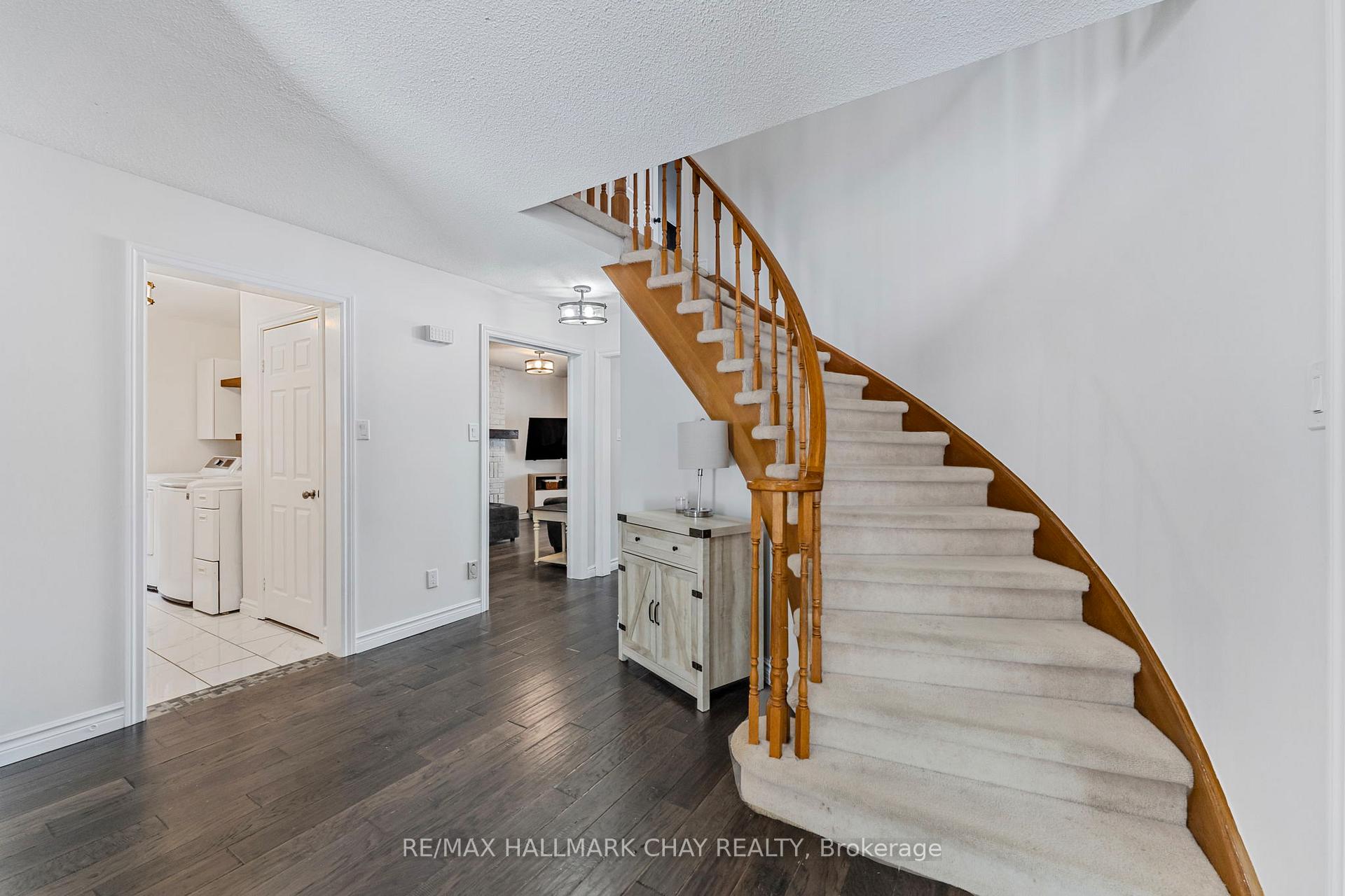 Photo 2 of 15 Callaghan Drive, Barrie, Letitia Heights — HOMEH