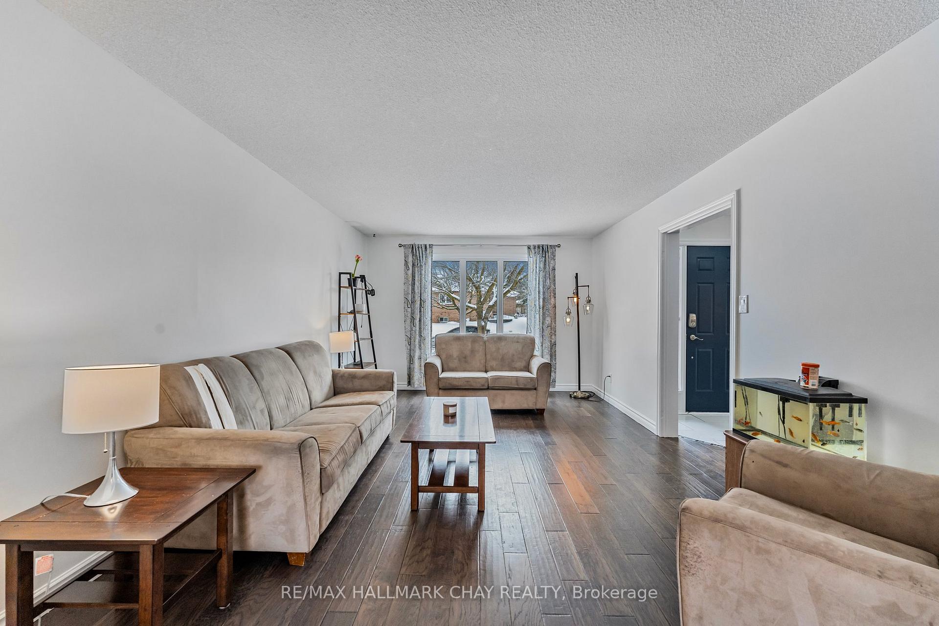 Photo 3 of 15 Callaghan Drive, Barrie, Letitia Heights — HOMEH