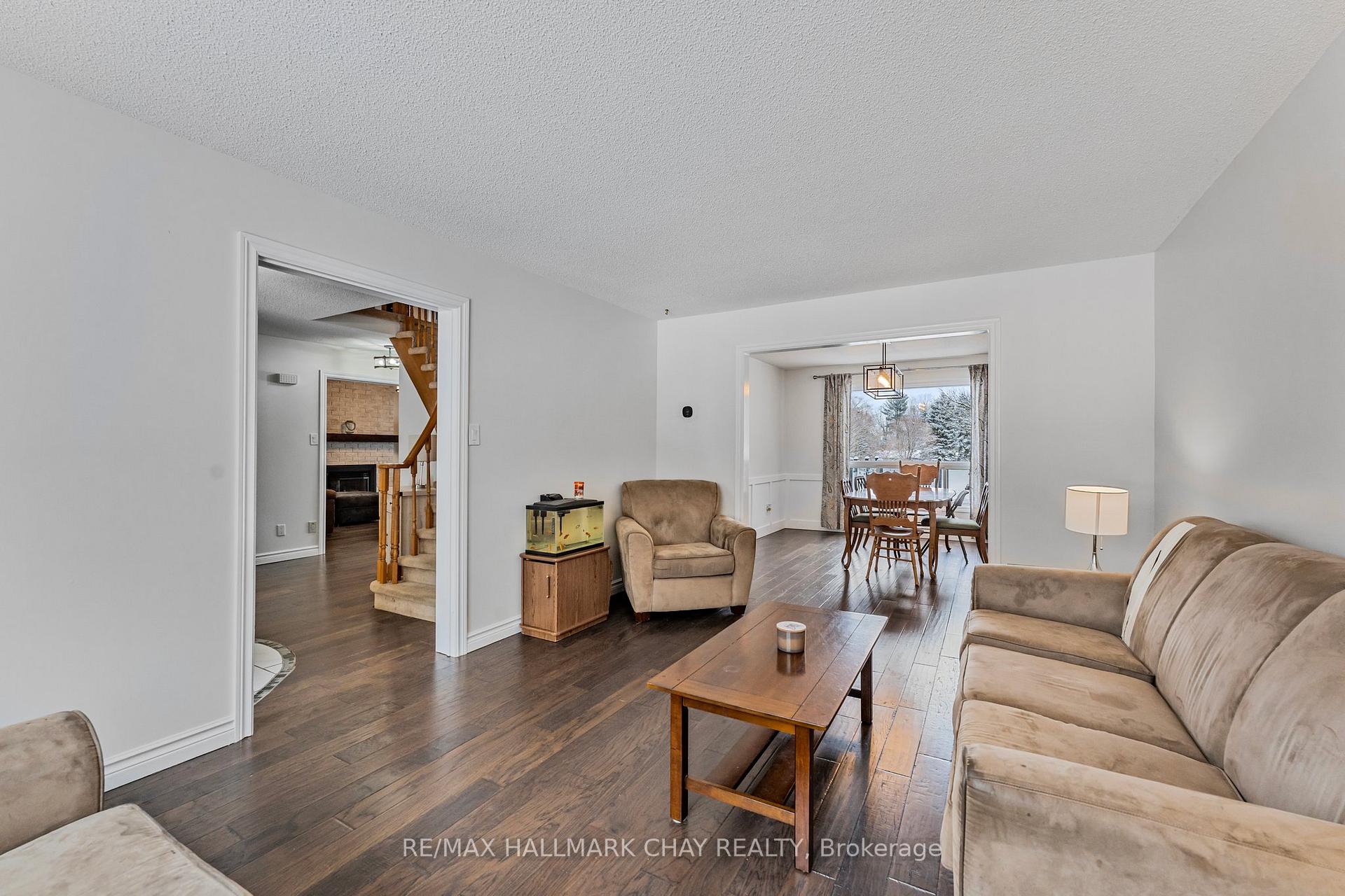 Photo 4 of 15 Callaghan Drive, Barrie, Letitia Heights — HOMEH