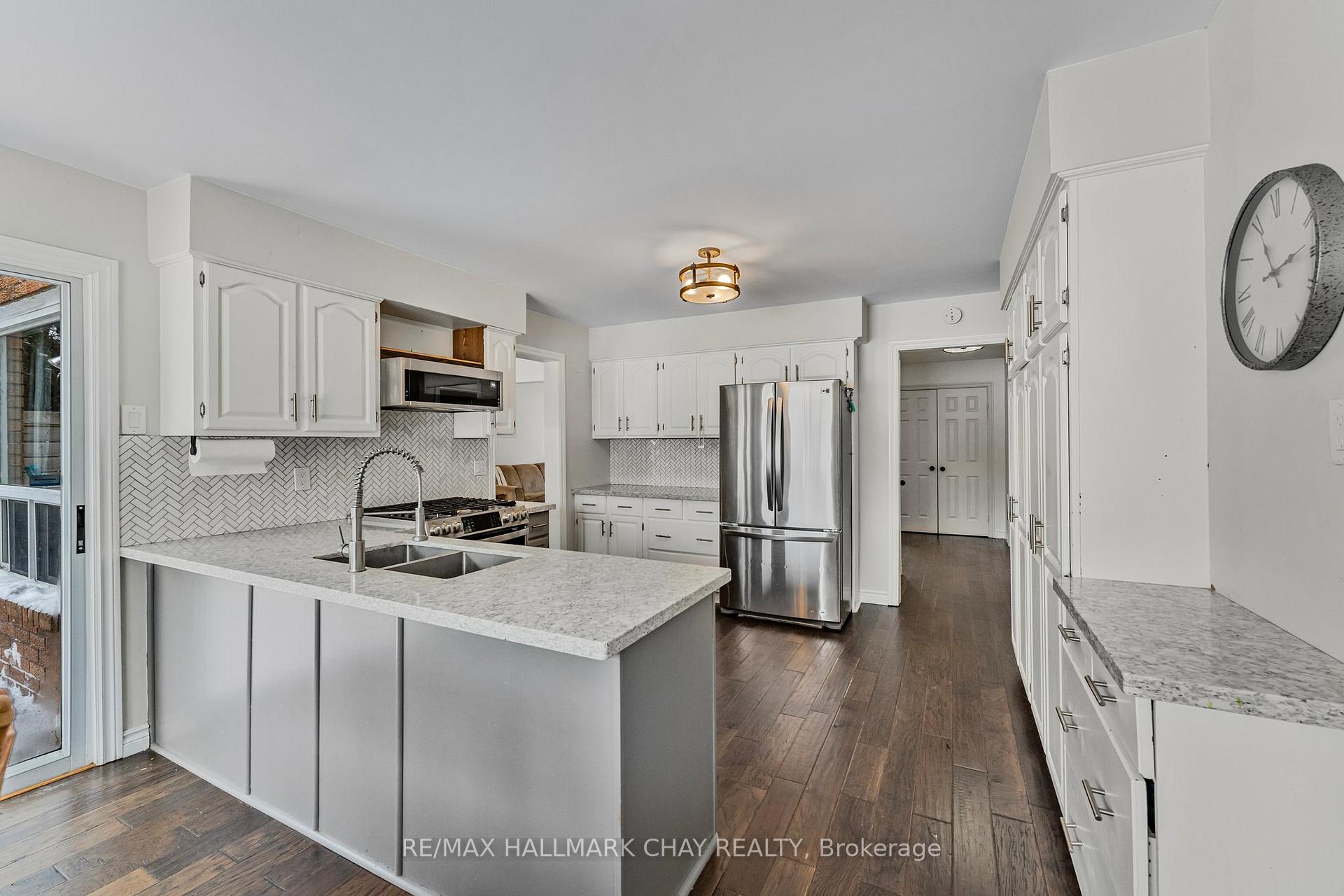 Photo 7 of 15 Callaghan Drive, Barrie, Letitia Heights — HOMEH