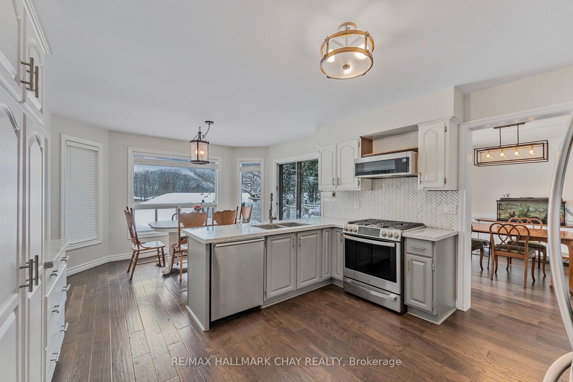 Photo 11 of 15 Callaghan Drive, Barrie, Letitia Heights — HOMEH
