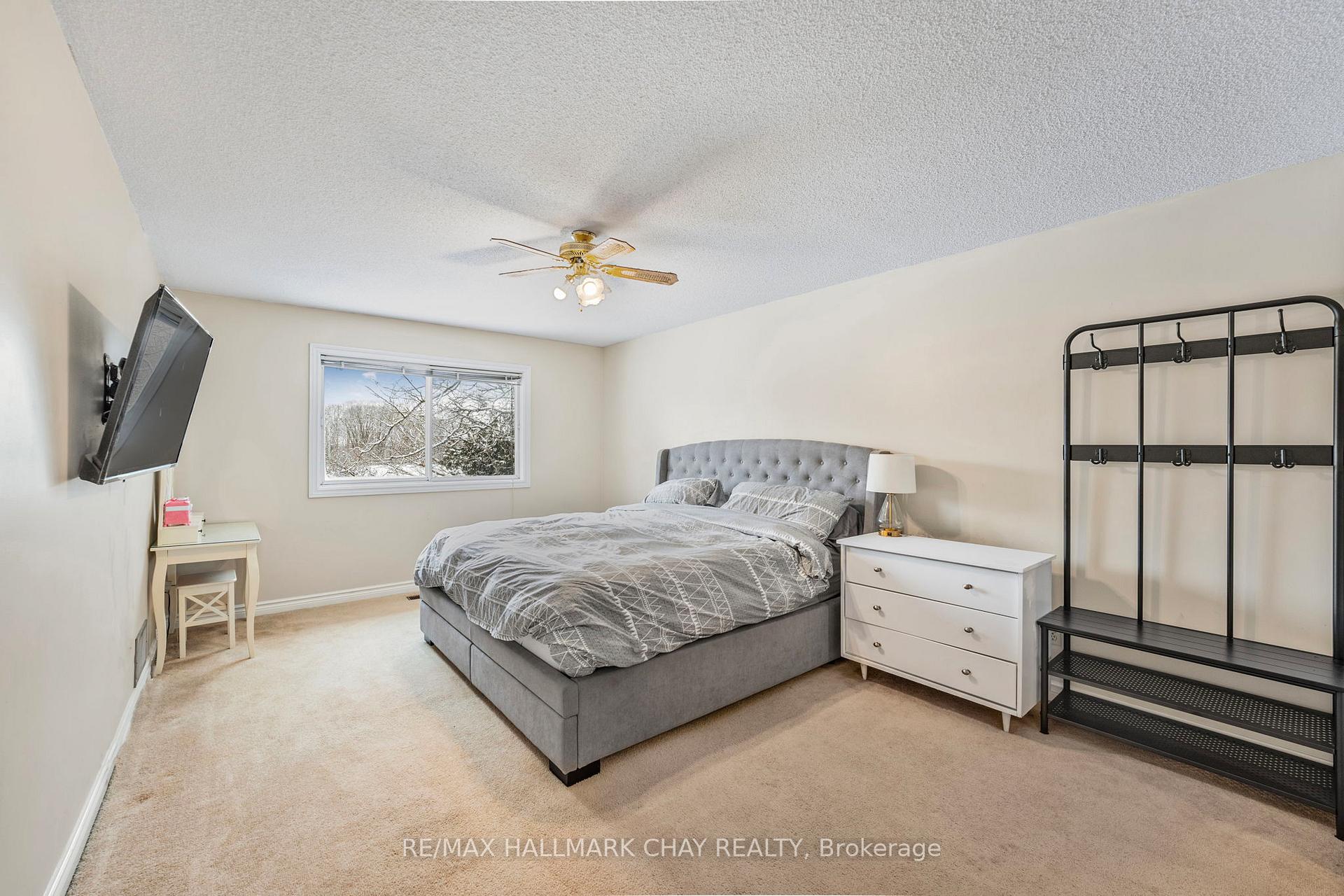 Photo 18 of 15 Callaghan Drive, Barrie, Letitia Heights — HOMEH