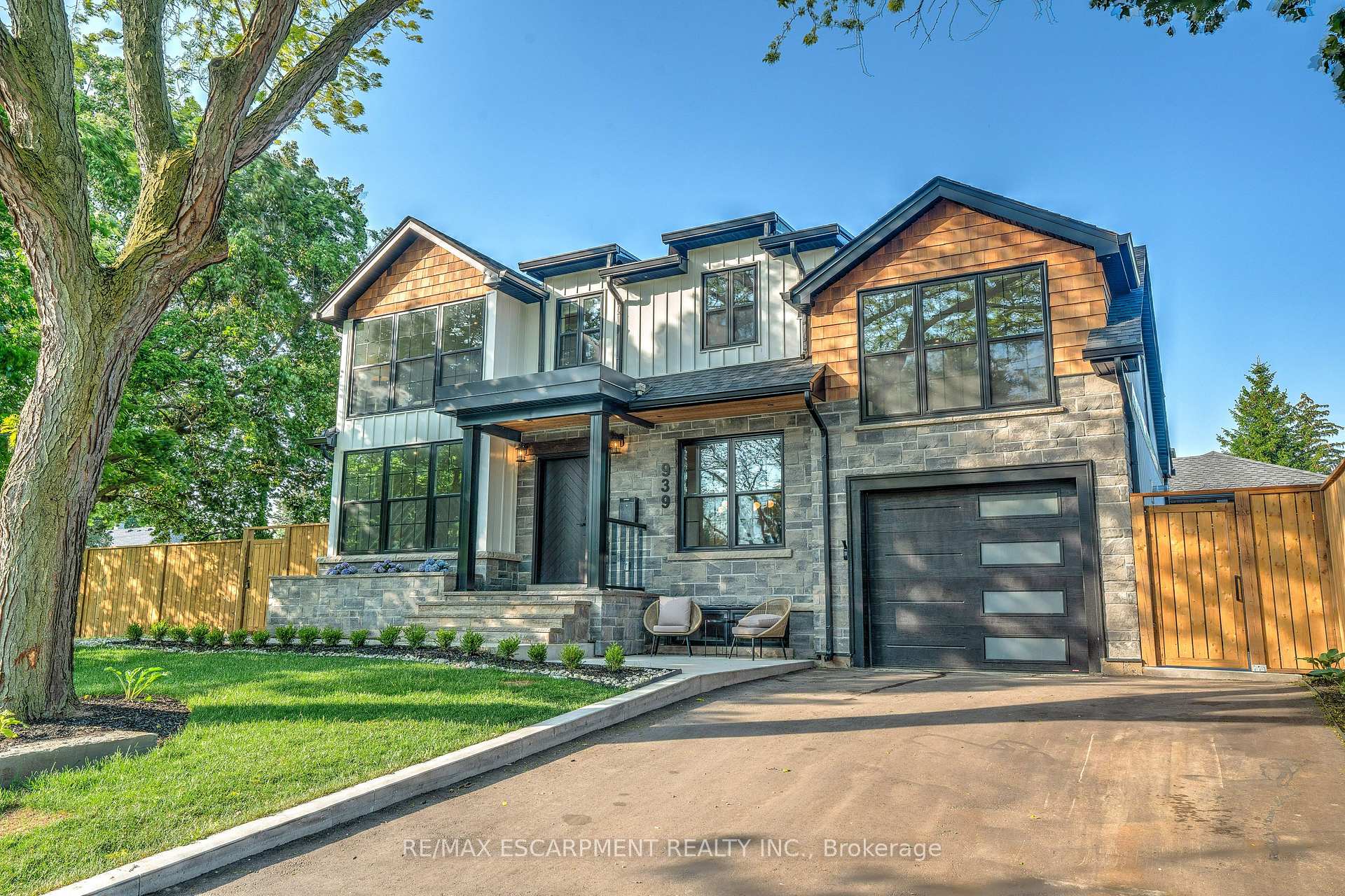Front of 939 Teal Drive