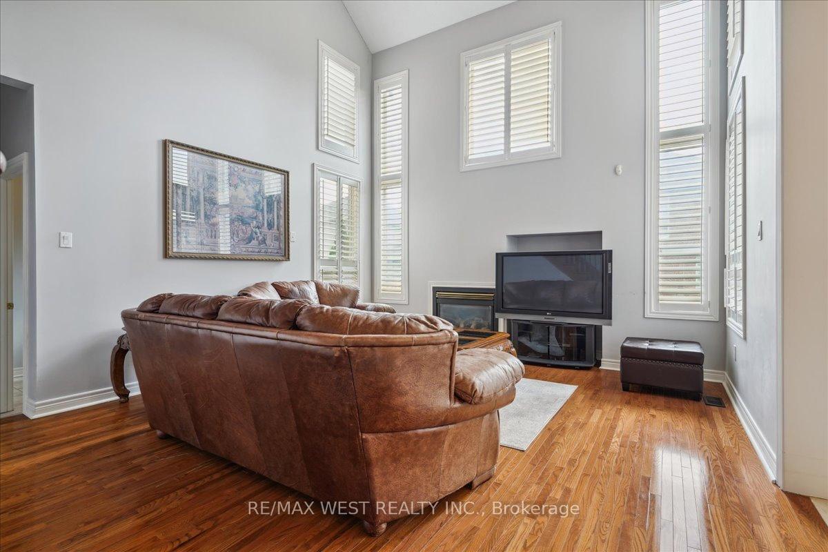 Photo 3 of 123 Toscana Road, Vaughan, Sonoma Heights — HOMEH