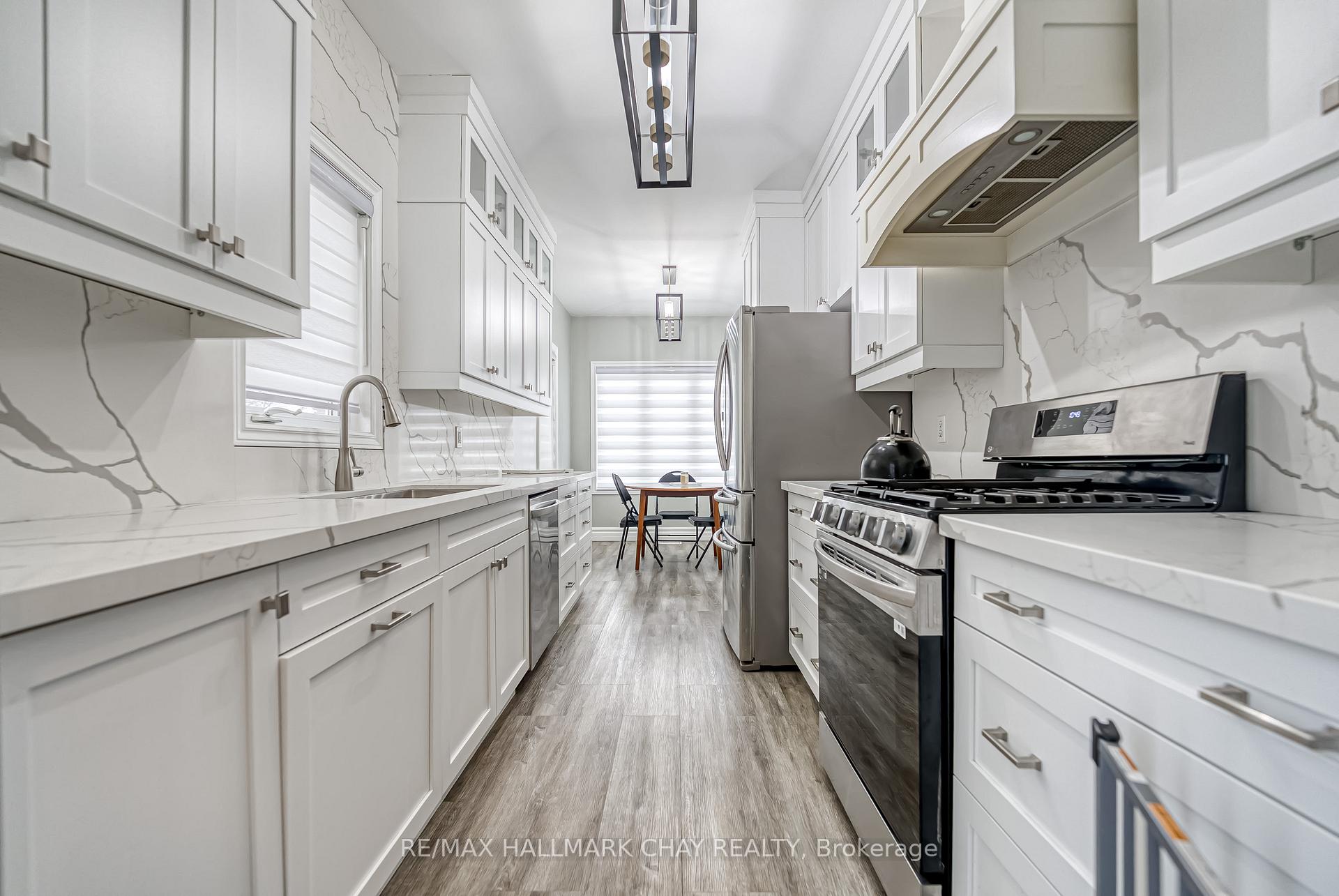 Photo 3 of 122 Stanley Street, Barrie, East Bayfield — HOMEH