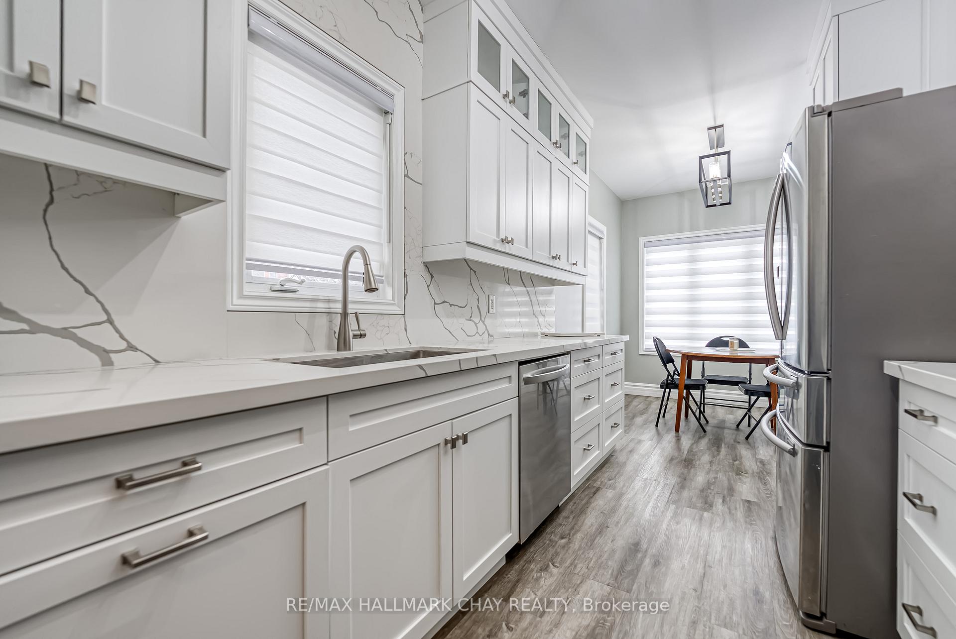 Photo 4 of 122 Stanley Street, Barrie, East Bayfield — HOMEH