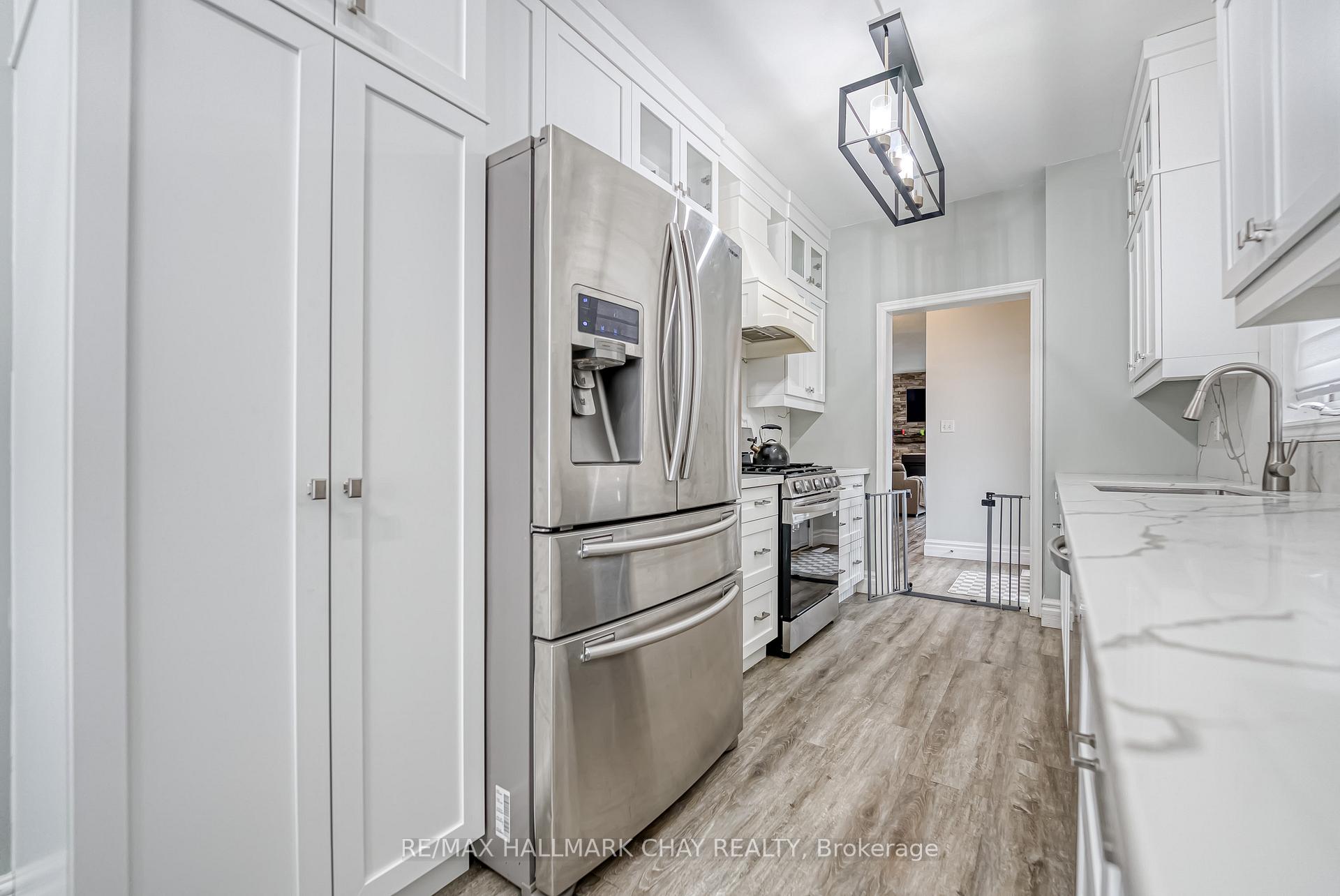 Photo 5 of 122 Stanley Street, Barrie, East Bayfield — HOMEH