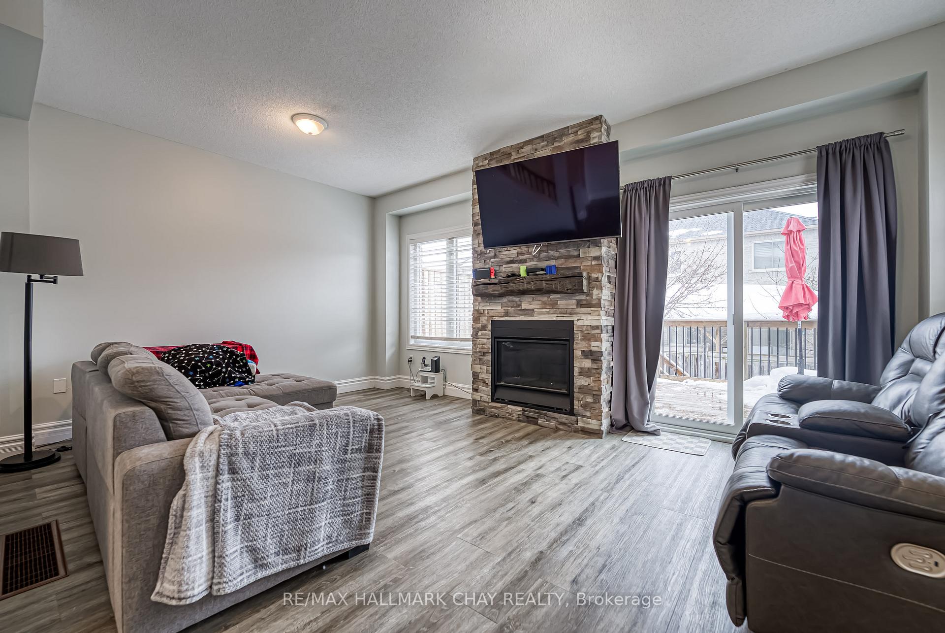 Photo 8 of 122 Stanley Street, Barrie, East Bayfield — HOMEH