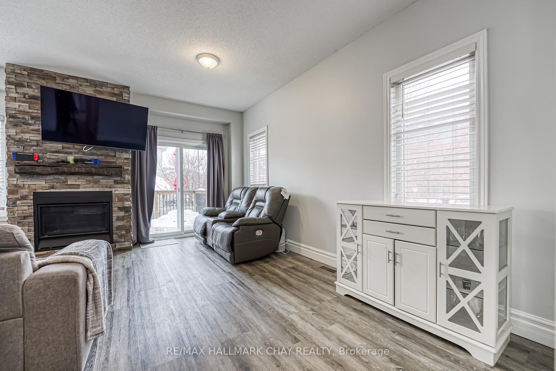 Photo 9 of 122 Stanley Street, Barrie, East Bayfield — HOMEH