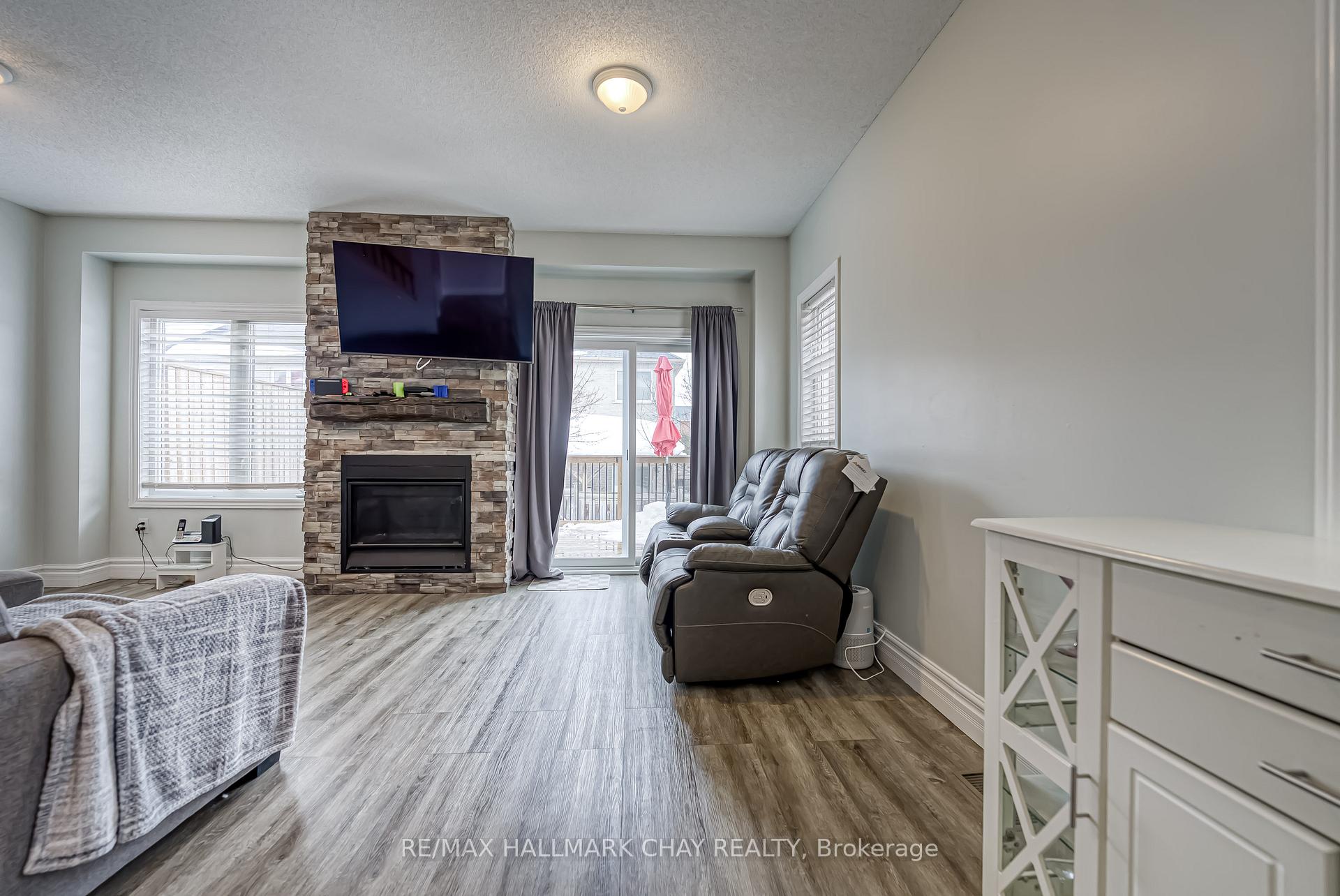 Photo 10 of 122 Stanley Street, Barrie, East Bayfield — HOMEH