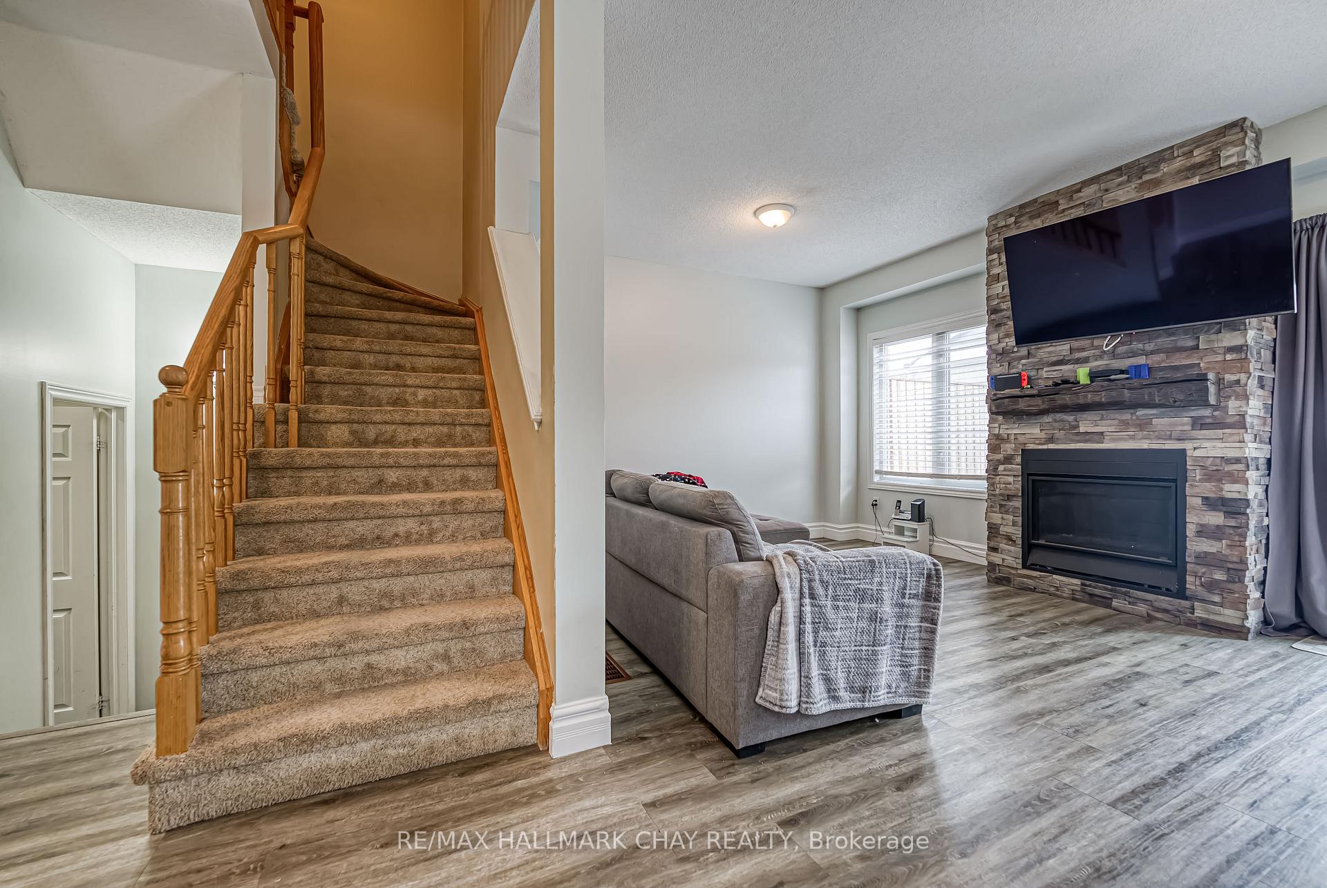 Photo 11 of 122 Stanley Street, Barrie, East Bayfield — HOMEH