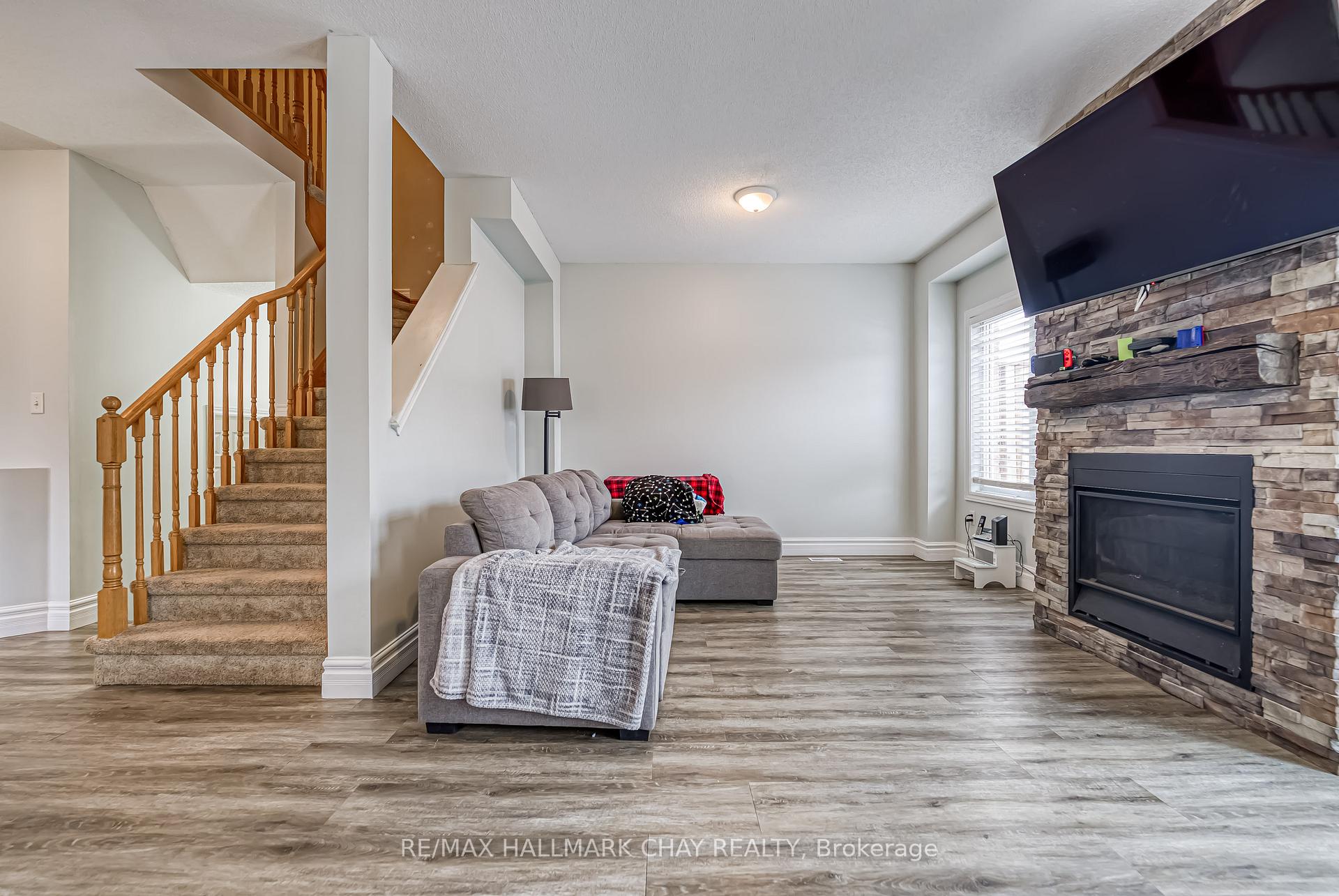 Photo 12 of 122 Stanley Street, Barrie, East Bayfield — HOMEH