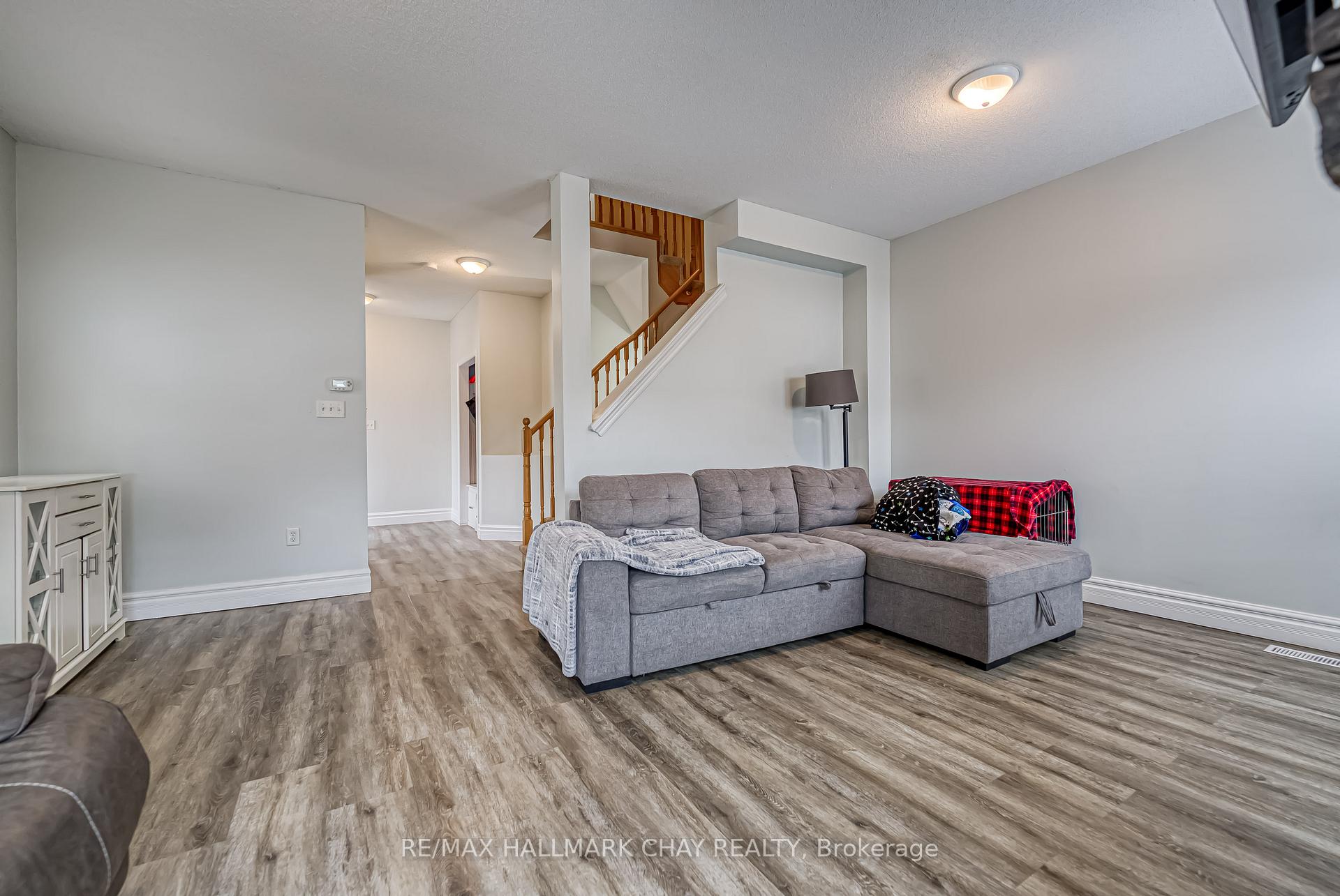 Photo 13 of 122 Stanley Street, Barrie, East Bayfield — HOMEH