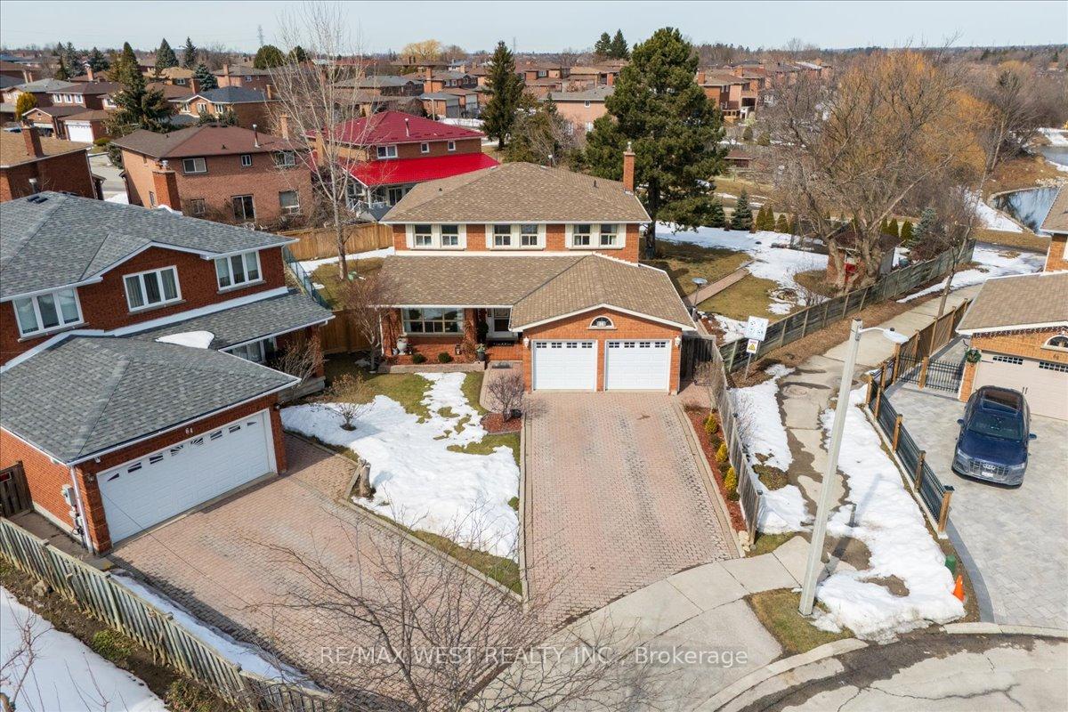Photo 2 of 66 Partridge Circle, Vaughan, West Woodbridge — HOMEH