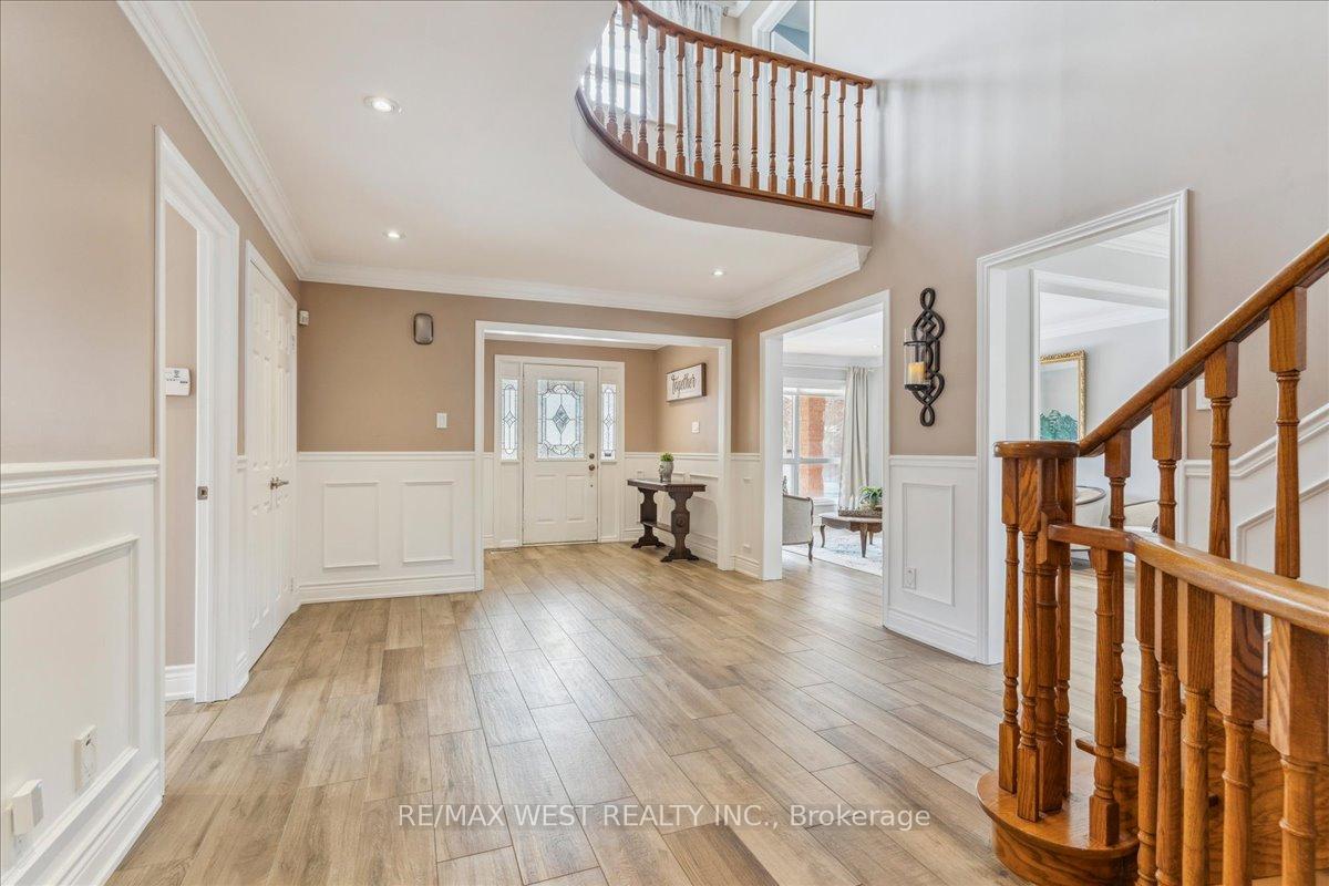 Photo 4 of 66 Partridge Circle, Vaughan, West Woodbridge — HOMEH