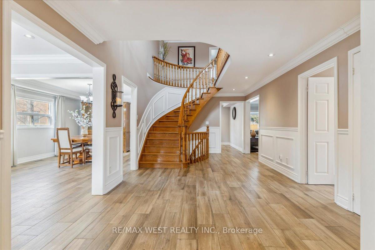 Photo 5 of 66 Partridge Circle, Vaughan, West Woodbridge — HOMEH
