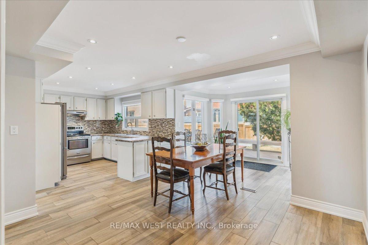 Photo 6 of 66 Partridge Circle, Vaughan, West Woodbridge — HOMEH