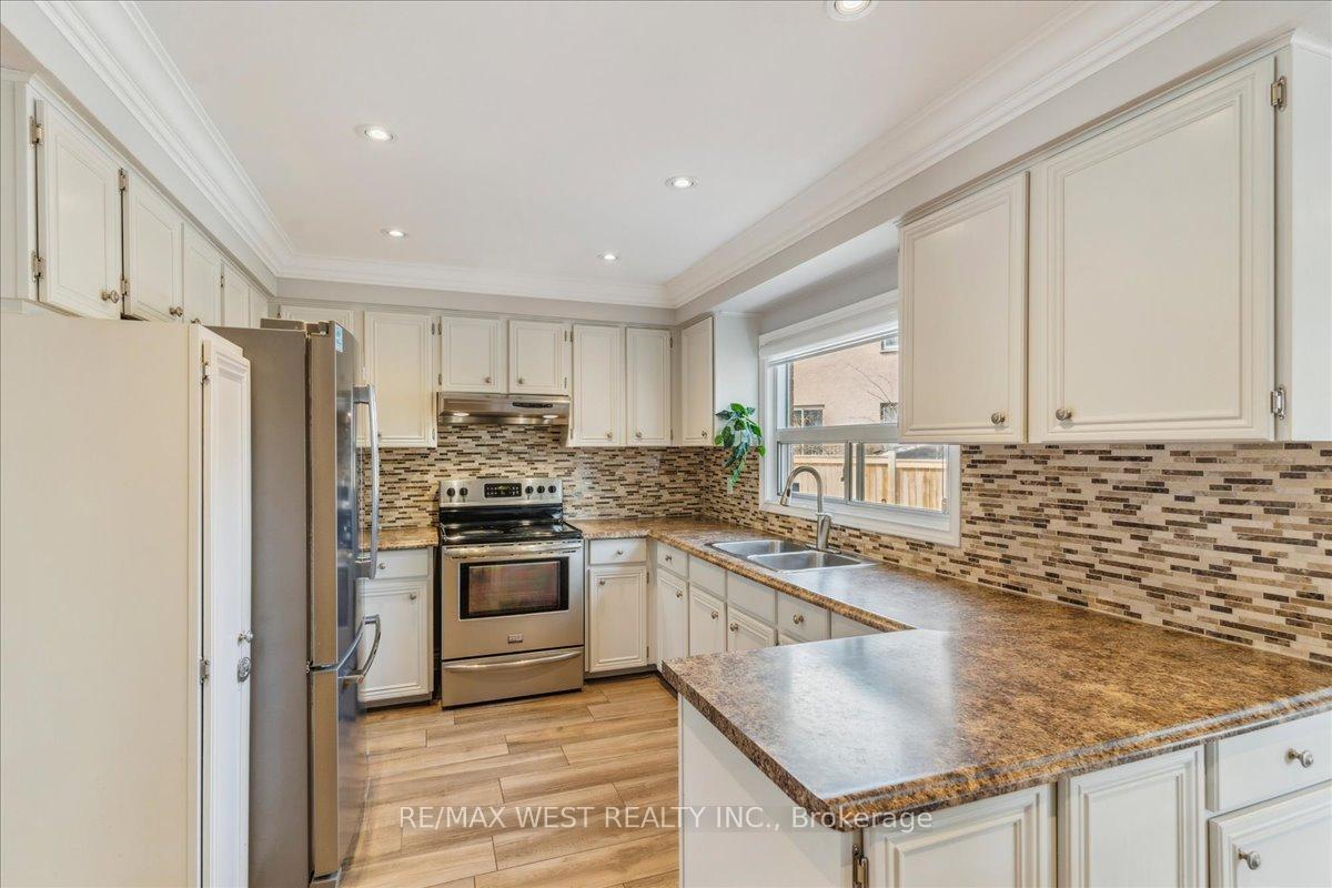 Photo 7 of 66 Partridge Circle, Vaughan, West Woodbridge — HOMEH