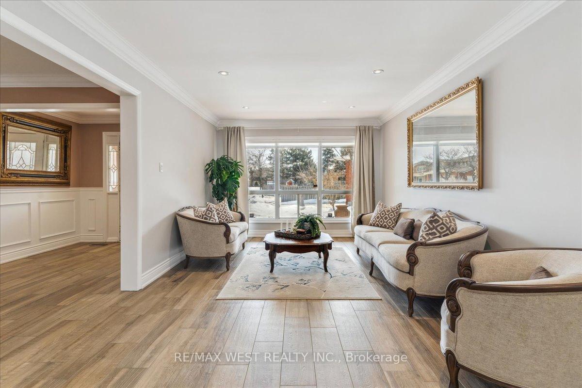 Photo 10 of 66 Partridge Circle, Vaughan, West Woodbridge — HOMEH