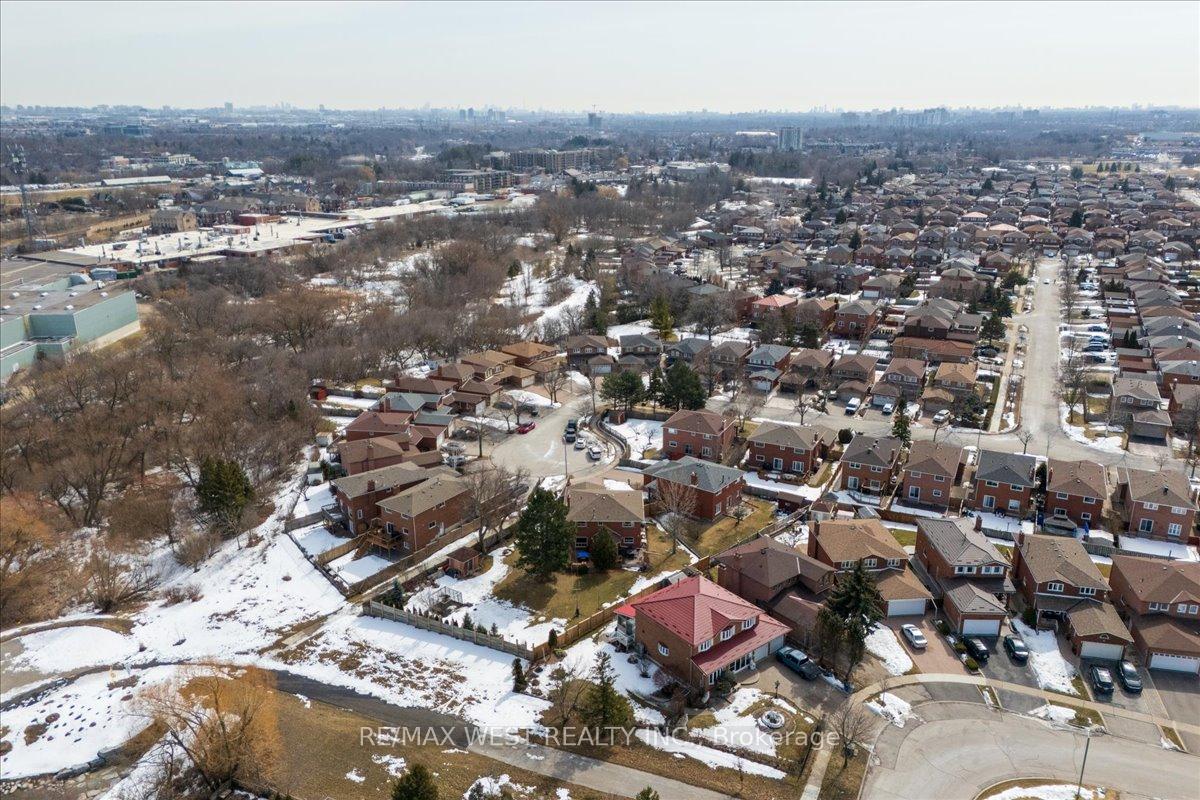 Photo 23 of 66 Partridge Circle, Vaughan, West Woodbridge — HOMEH