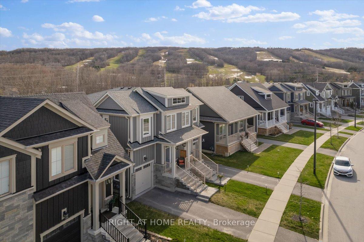 Photo 2 of 206 Yellow Birch Crescent, Blue Mountains — HOMEH
