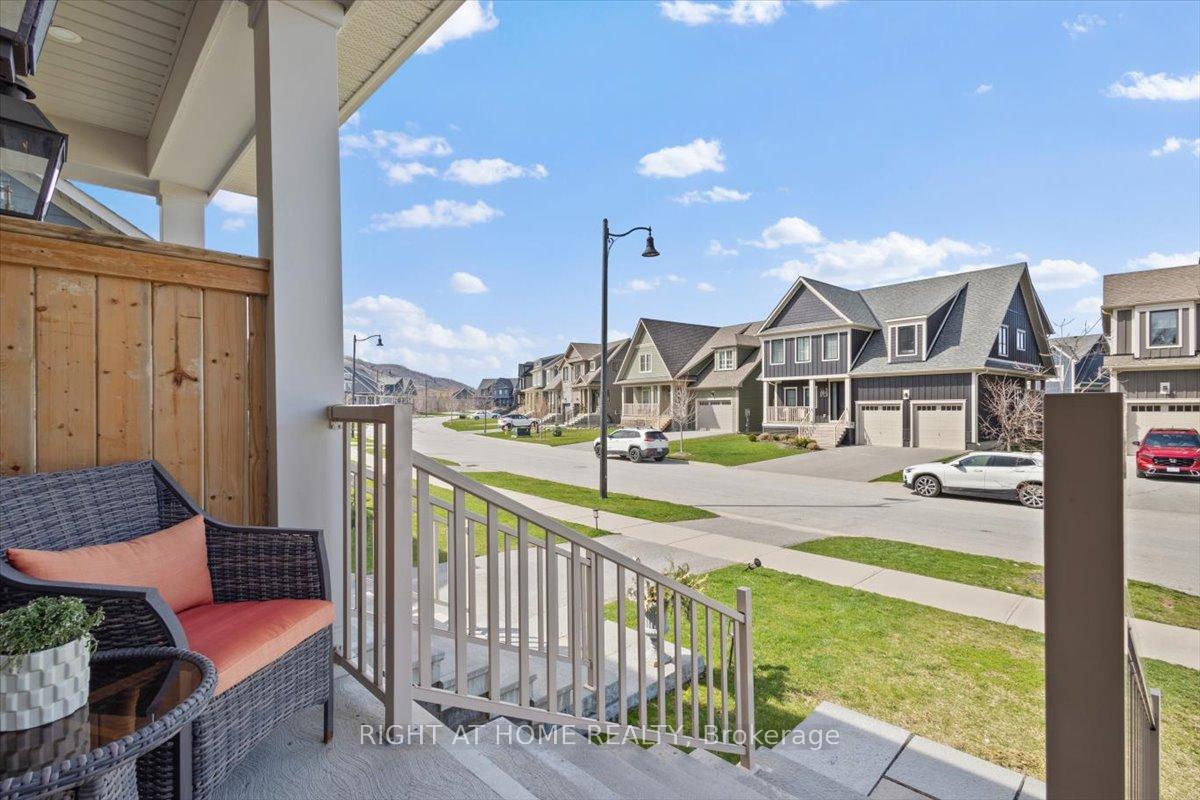 Photo 3 of 206 Yellow Birch Crescent, Blue Mountains — HOMEH