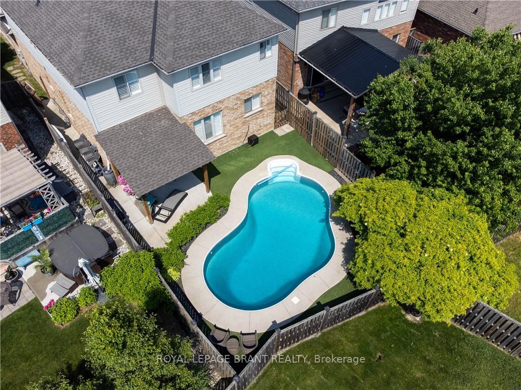 Photo 2 of 81 Windwood Drive, Hamilton, Binbrook — HOMEH