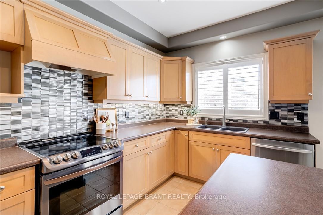 Photo 11 of 81 Windwood Drive, Hamilton, Binbrook — HOMEH