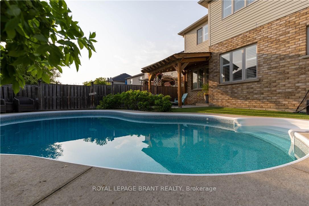 Photo 36 of 81 Windwood Drive, Hamilton, Binbrook — HOMEH