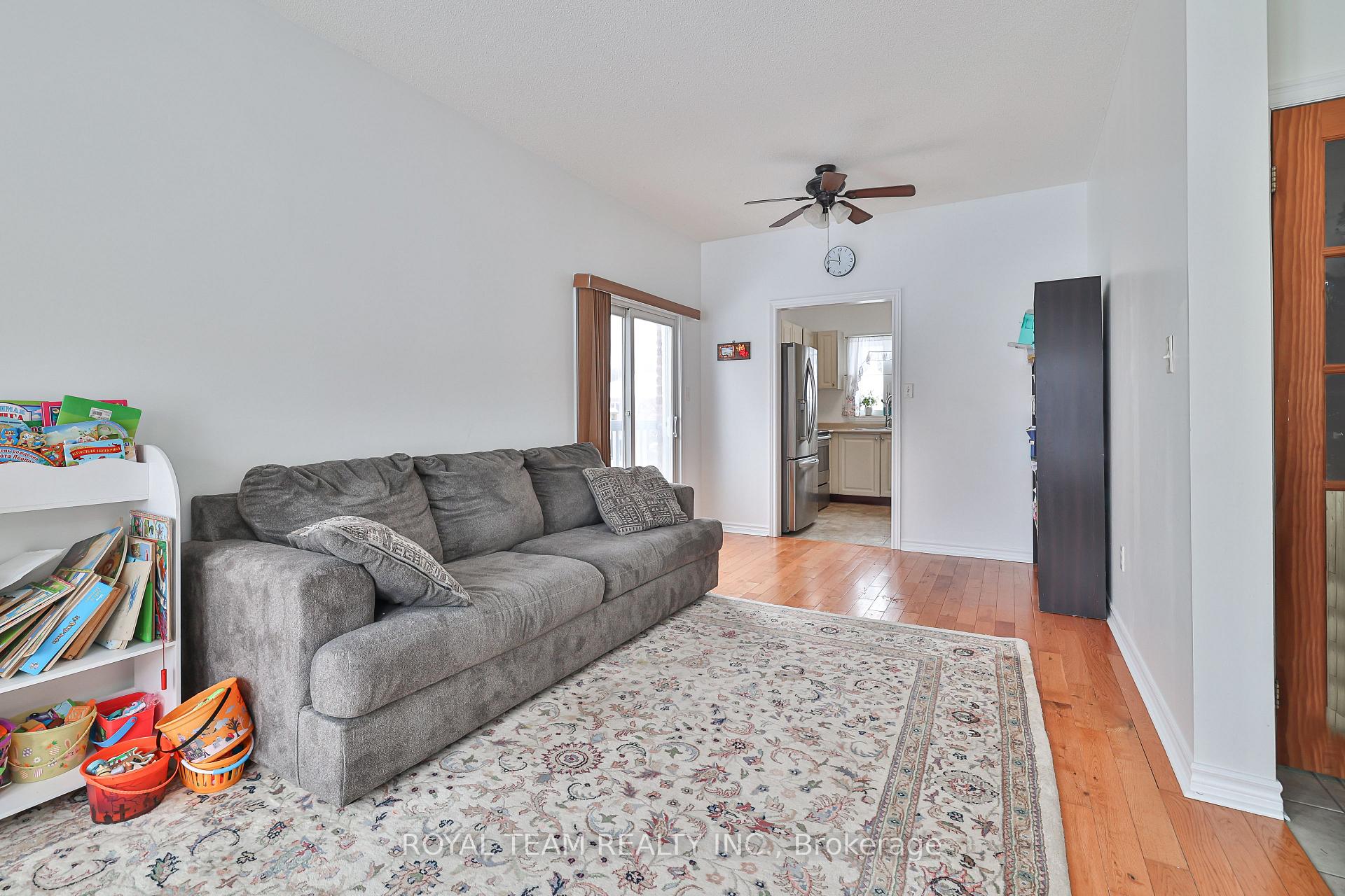 Photo 8 of 287 Pringle Drive, Barrie, Edgehill Drive — HOMEH