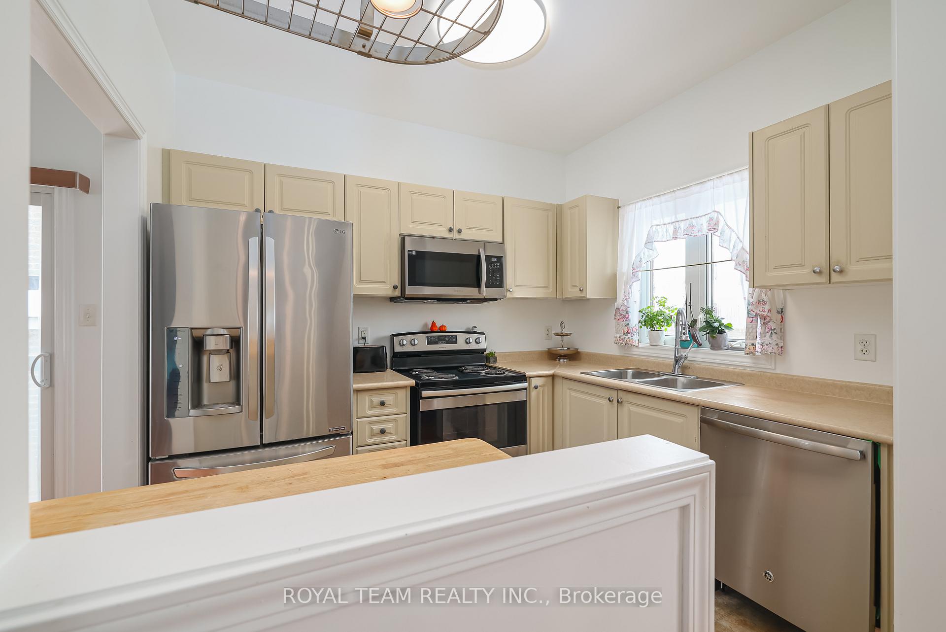 Photo 13 of 287 Pringle Drive, Barrie, Edgehill Drive — HOMEH