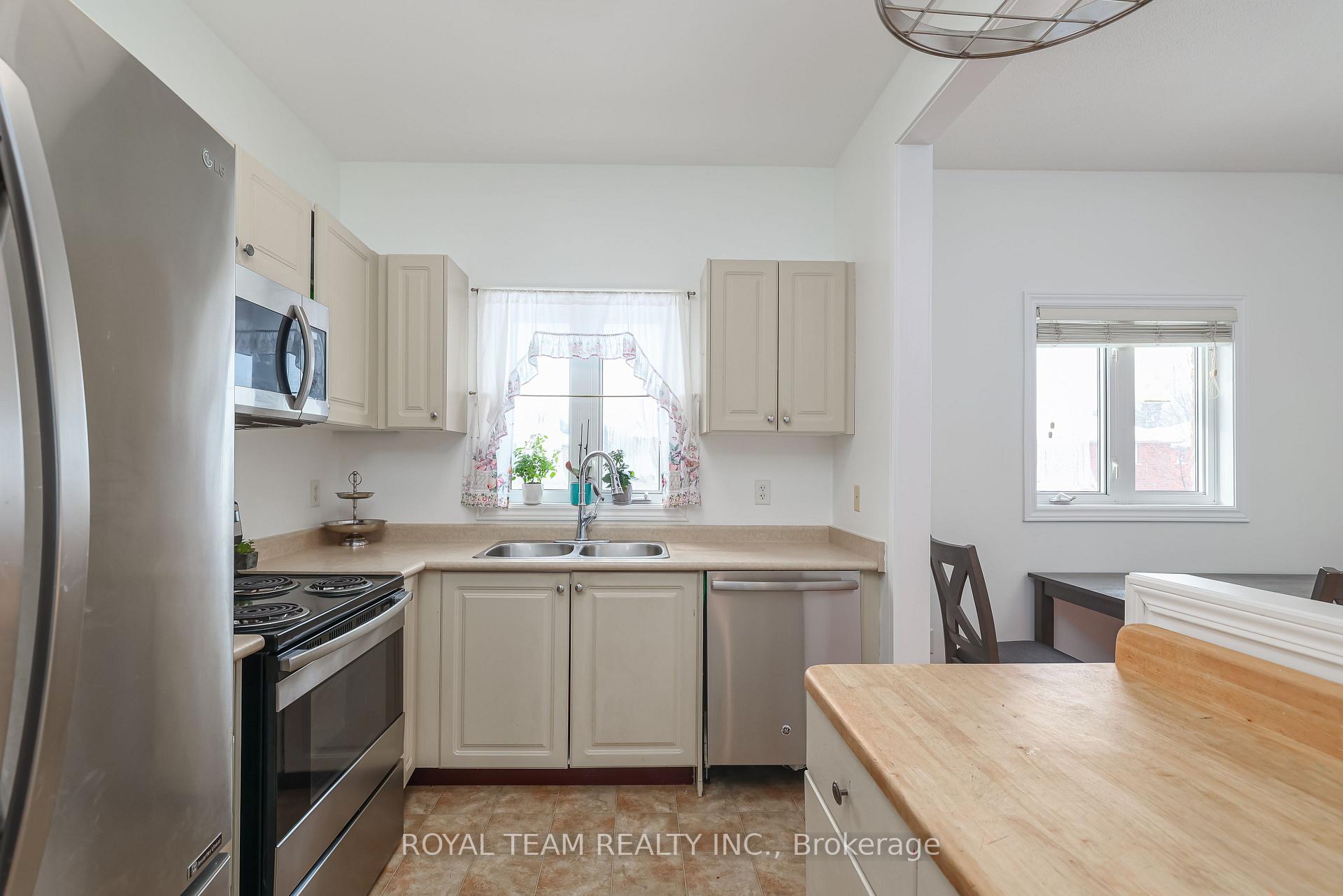 Photo 14 of 287 Pringle Drive, Barrie, Edgehill Drive — HOMEH