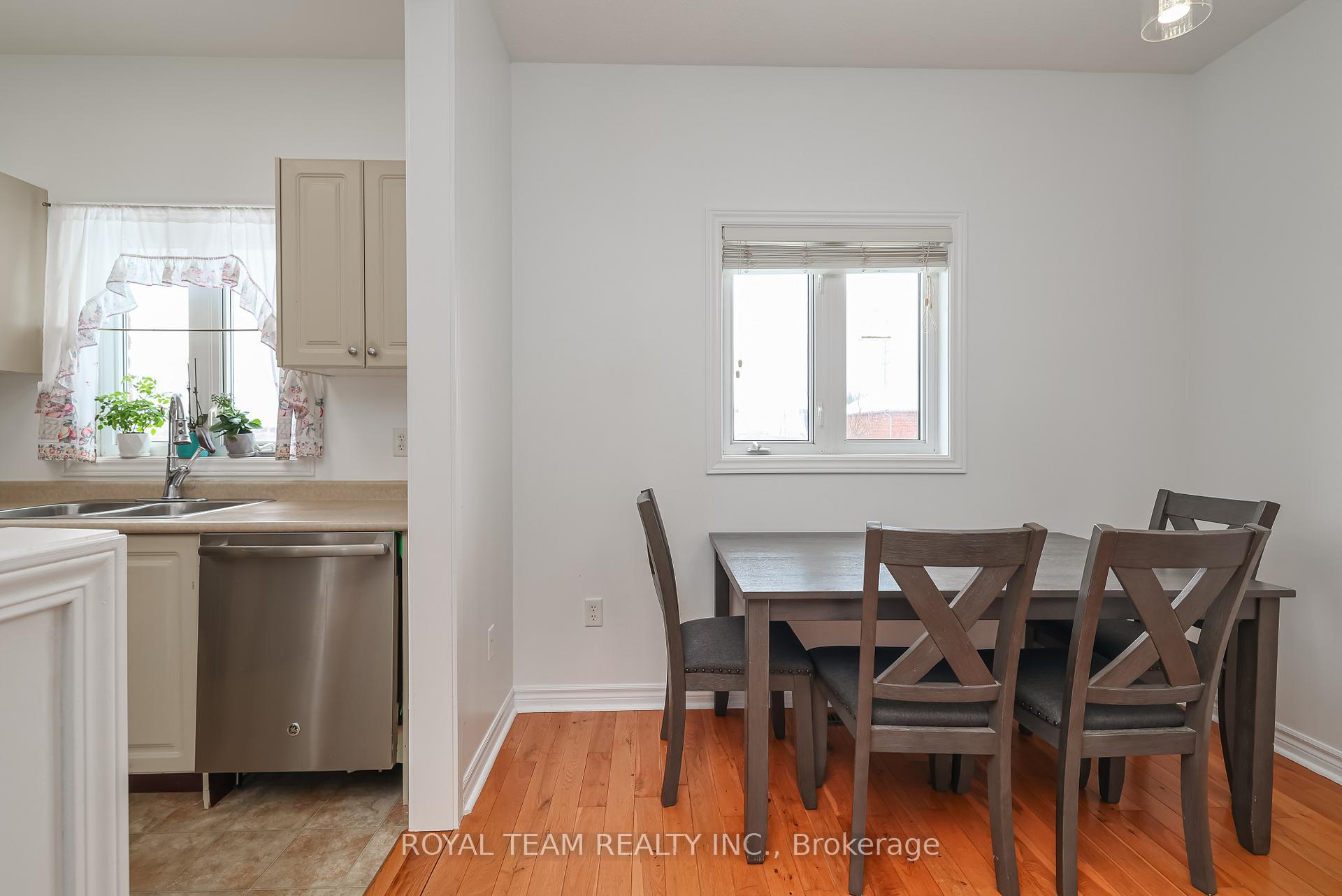 Photo 16 of 287 Pringle Drive, Barrie, Edgehill Drive — HOMEH