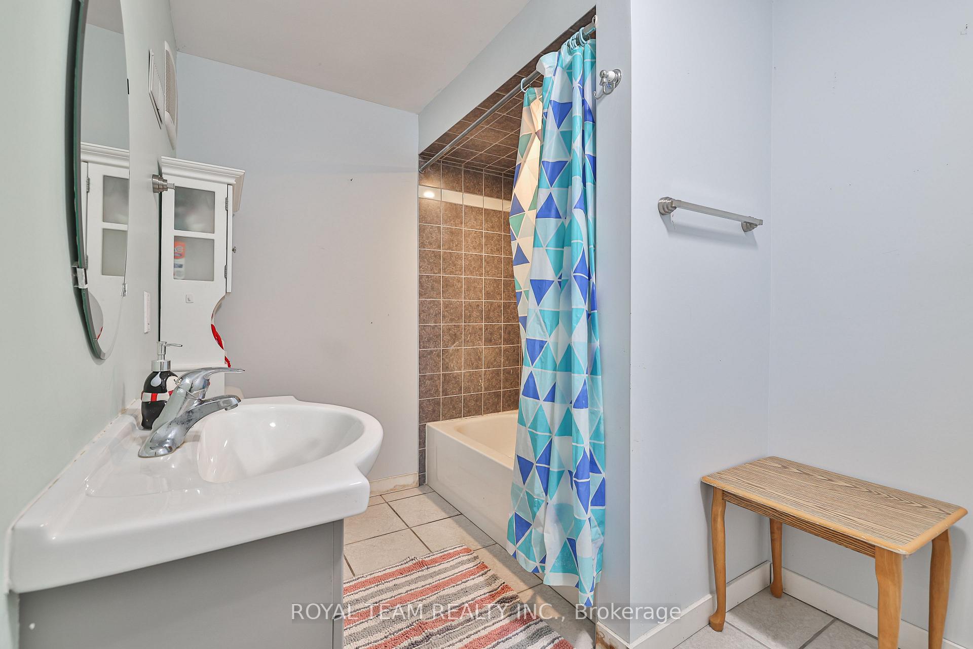 Photo 25 of 287 Pringle Drive, Barrie, Edgehill Drive — HOMEH