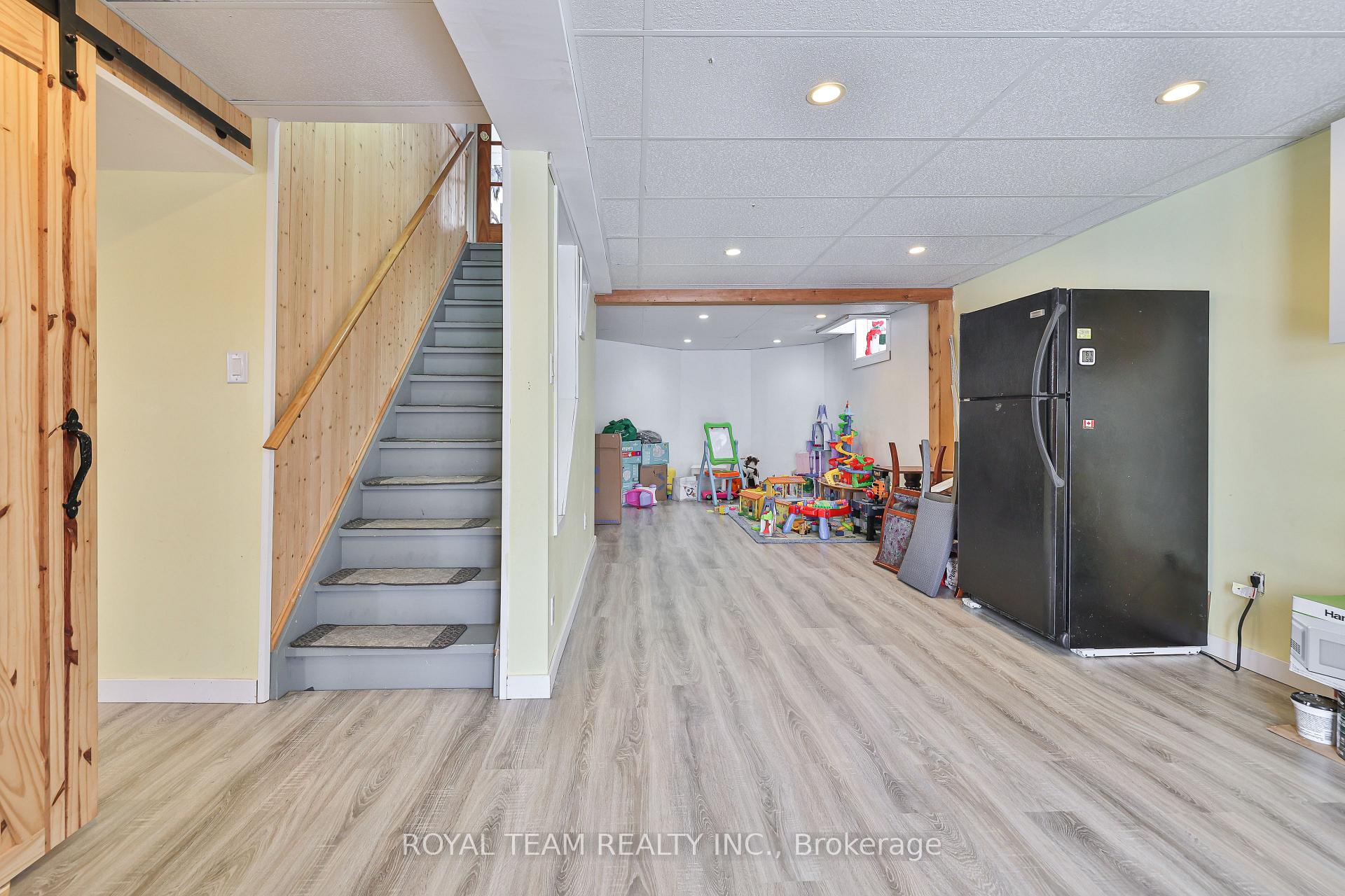 Photo 28 of 287 Pringle Drive, Barrie, Edgehill Drive — HOMEH