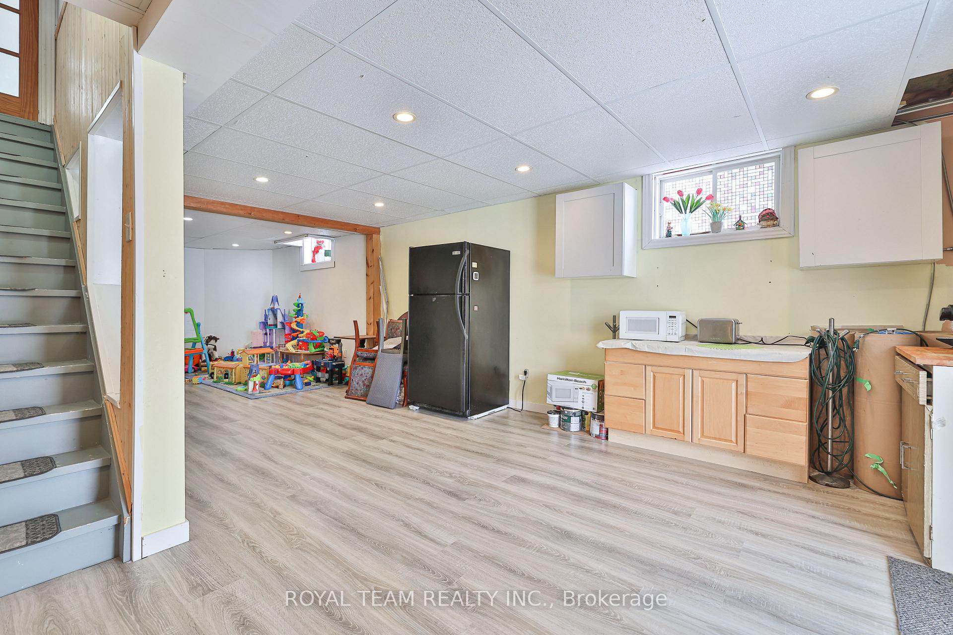 Photo 32 of 287 Pringle Drive, Barrie, Edgehill Drive — HOMEH